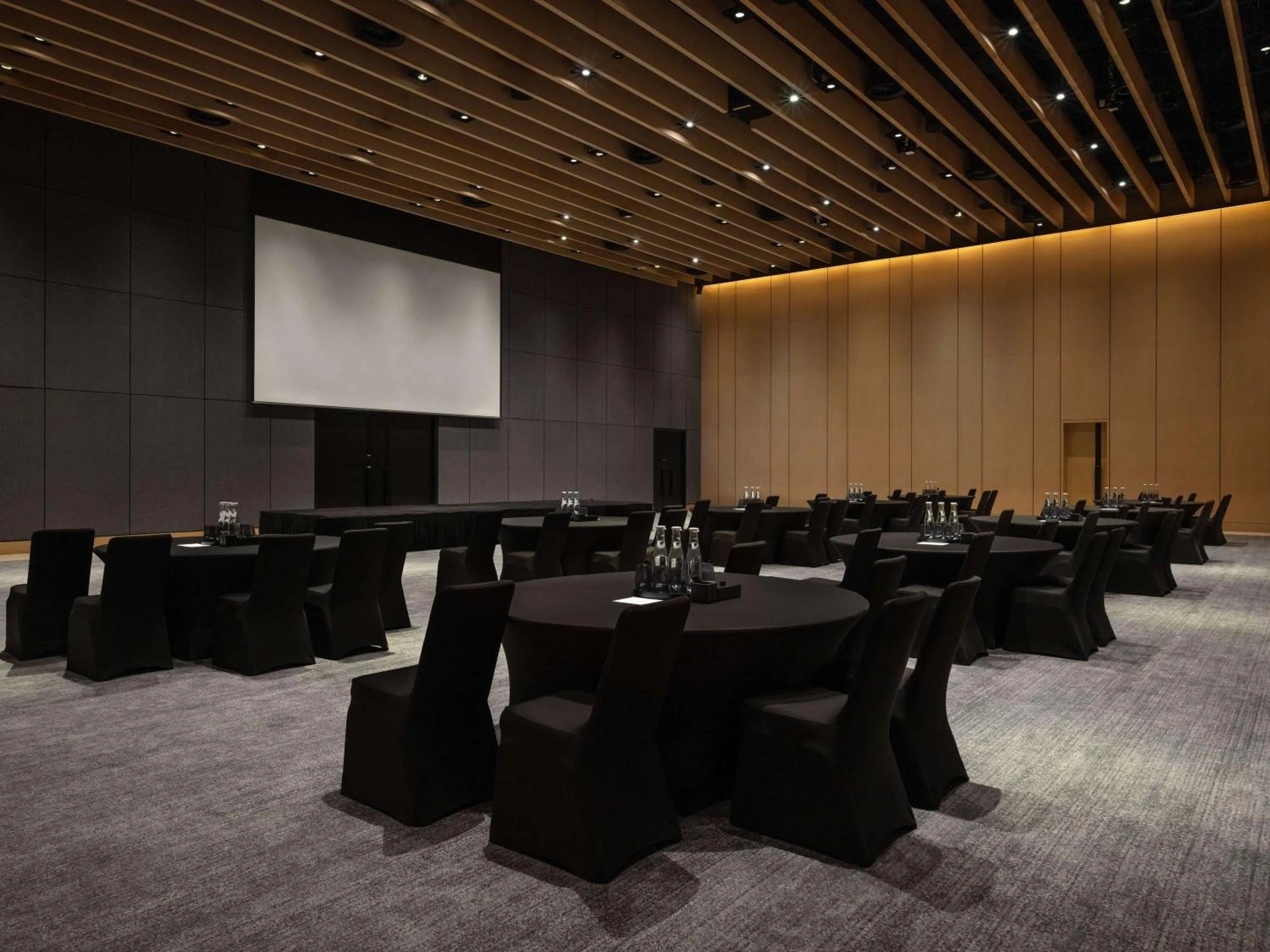 Business facilities in Caesars Palace Dubai