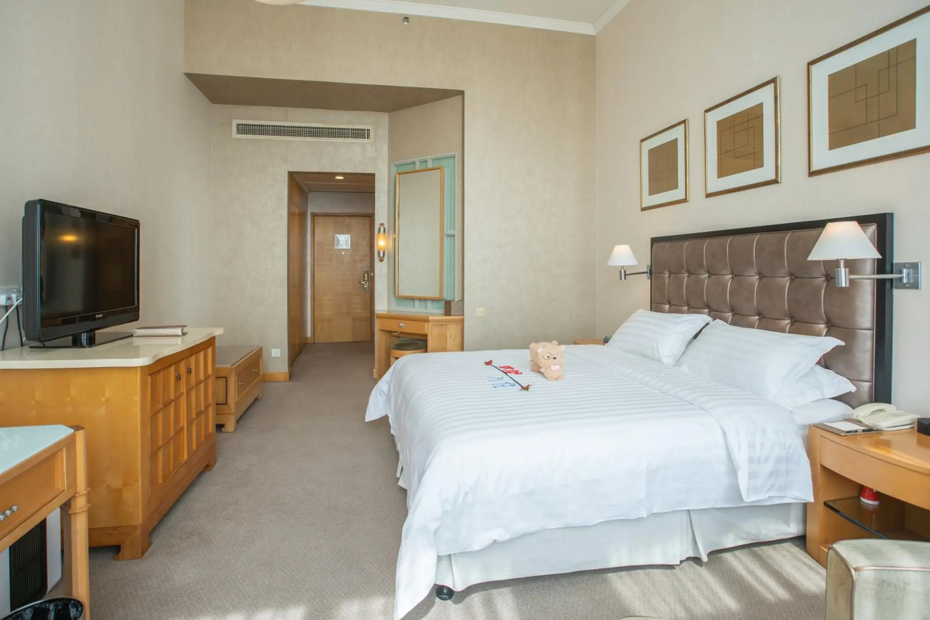 Bedroom, Bed in Shantou Junhua Haiyi Hotel Bedroom, Bed in Shantou Junhua Haiyi Hotel