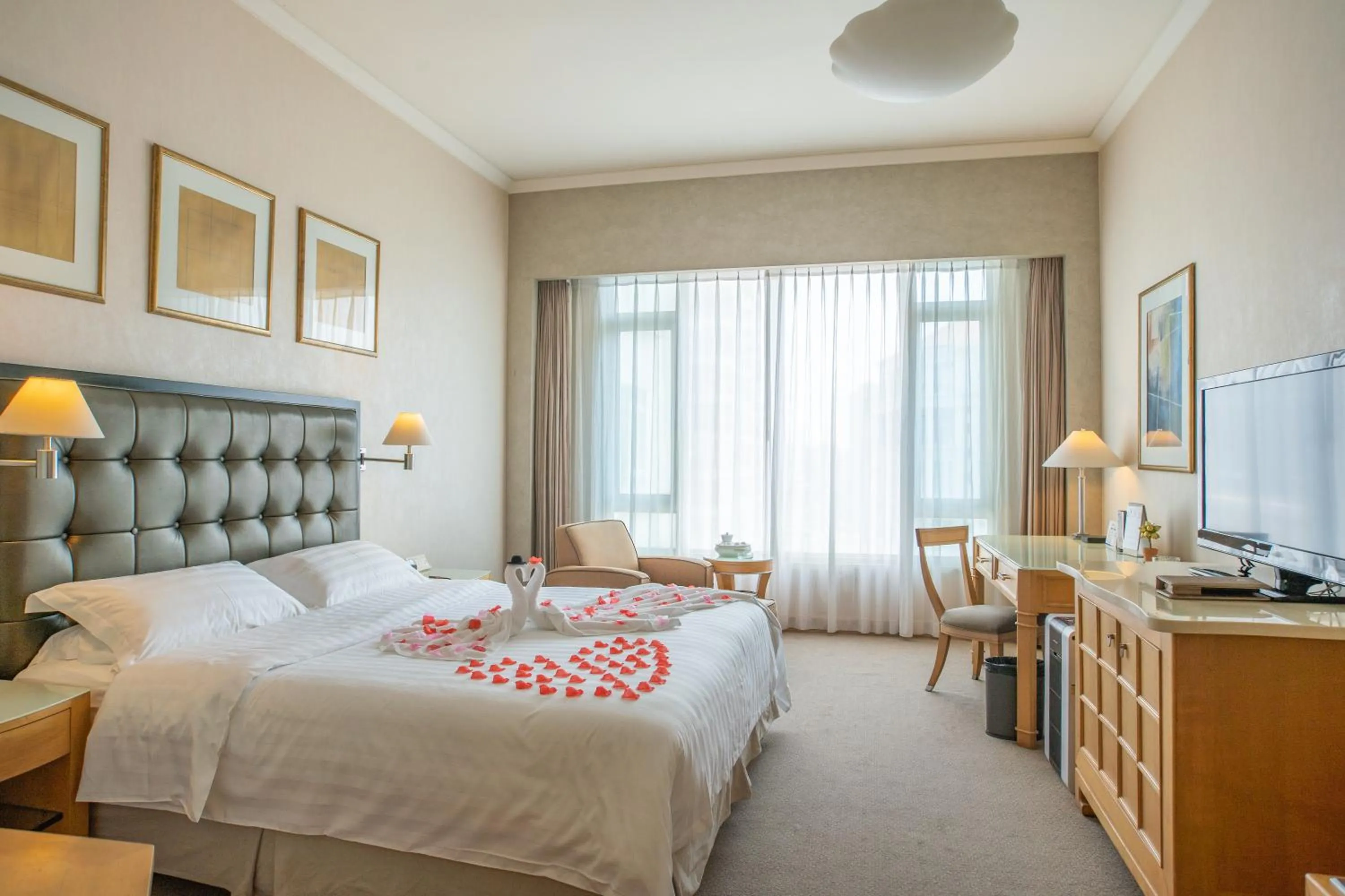 Bedroom, Bed in Shantou Junhua Haiyi Hotel