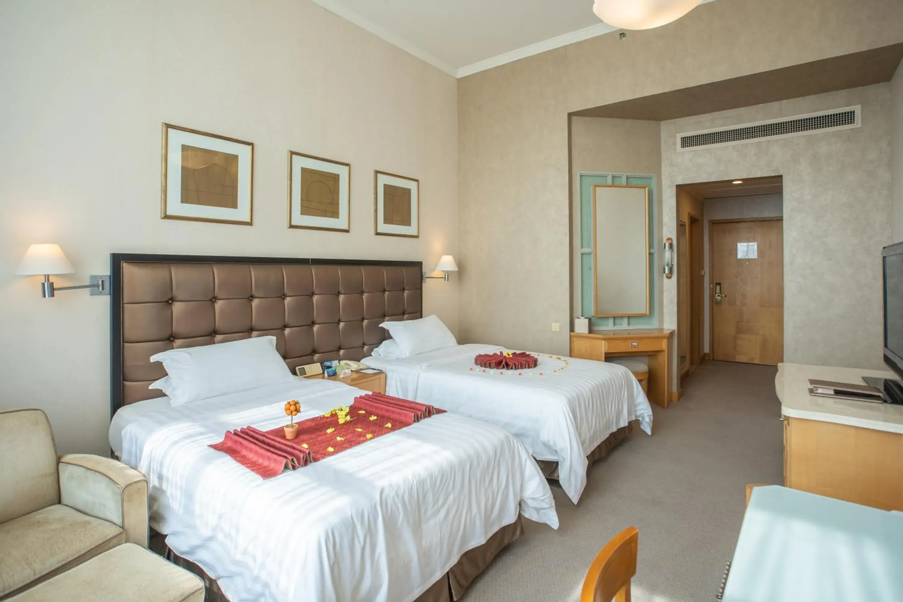 Bedroom, Bed in Shantou Junhua Haiyi Hotel Bedroom, Bed in Shantou Junhua Haiyi Hotel