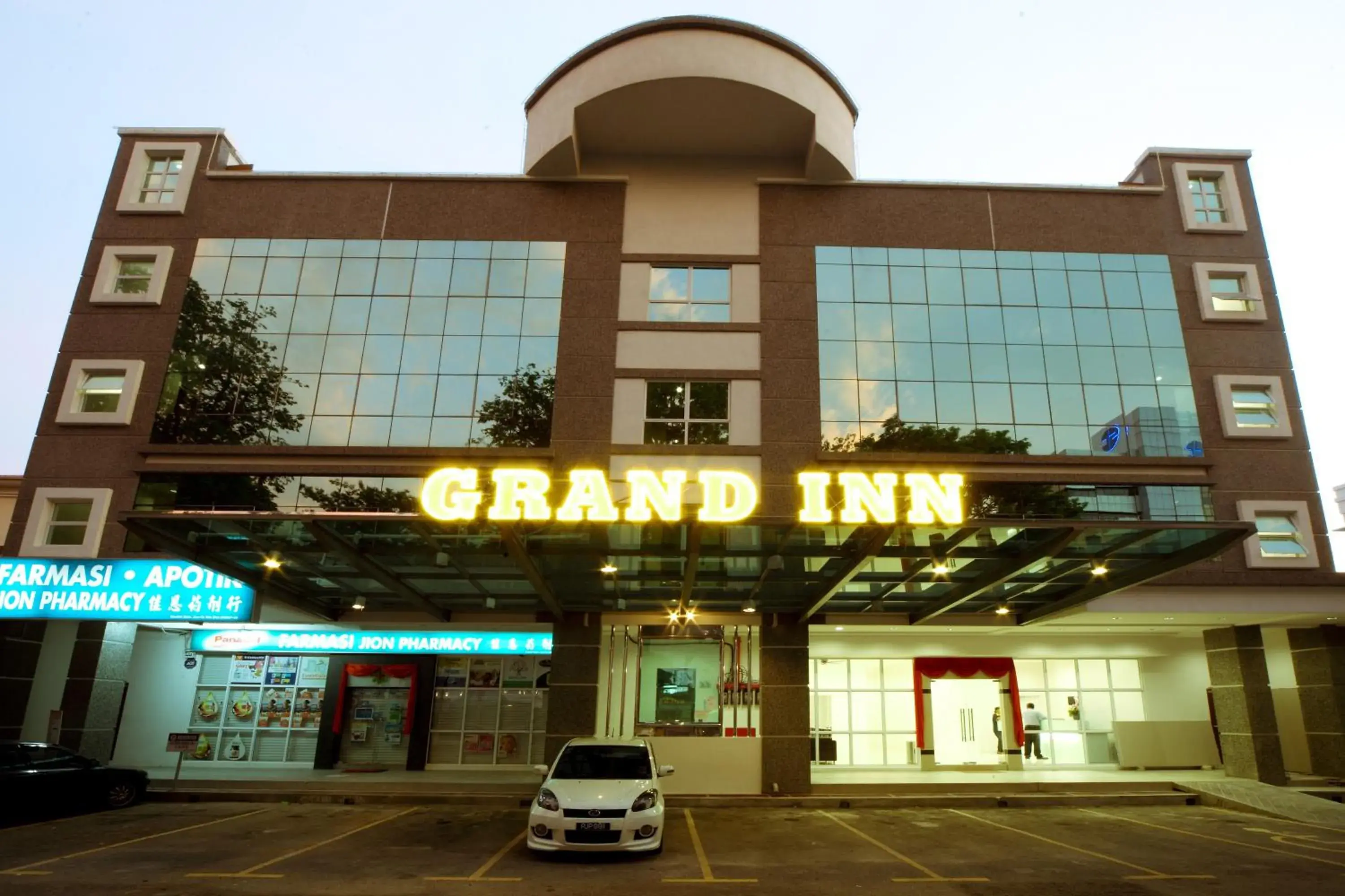 Property building in Grand Inn Hotel - Macalister Road Property building in Grand Inn Hotel - Macalister Road