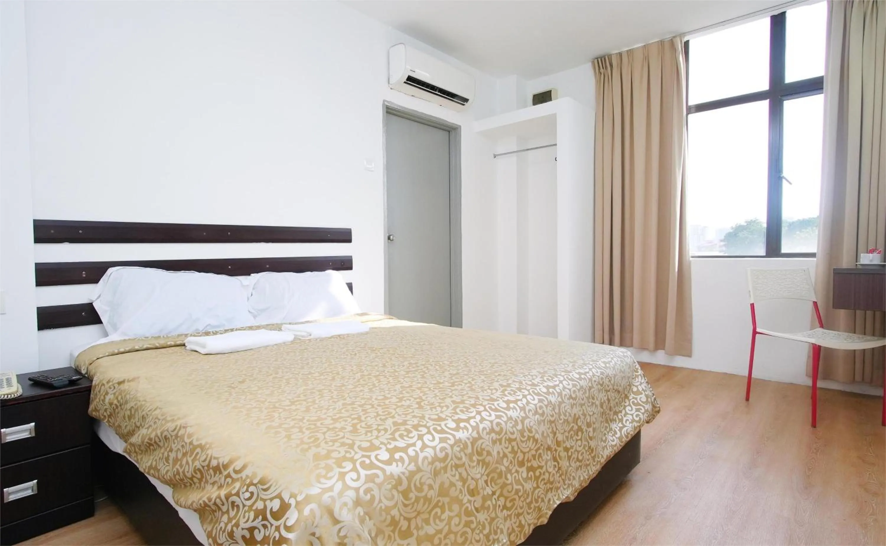 Bedroom, Bed in Grand Inn Hotel - Macalister Road