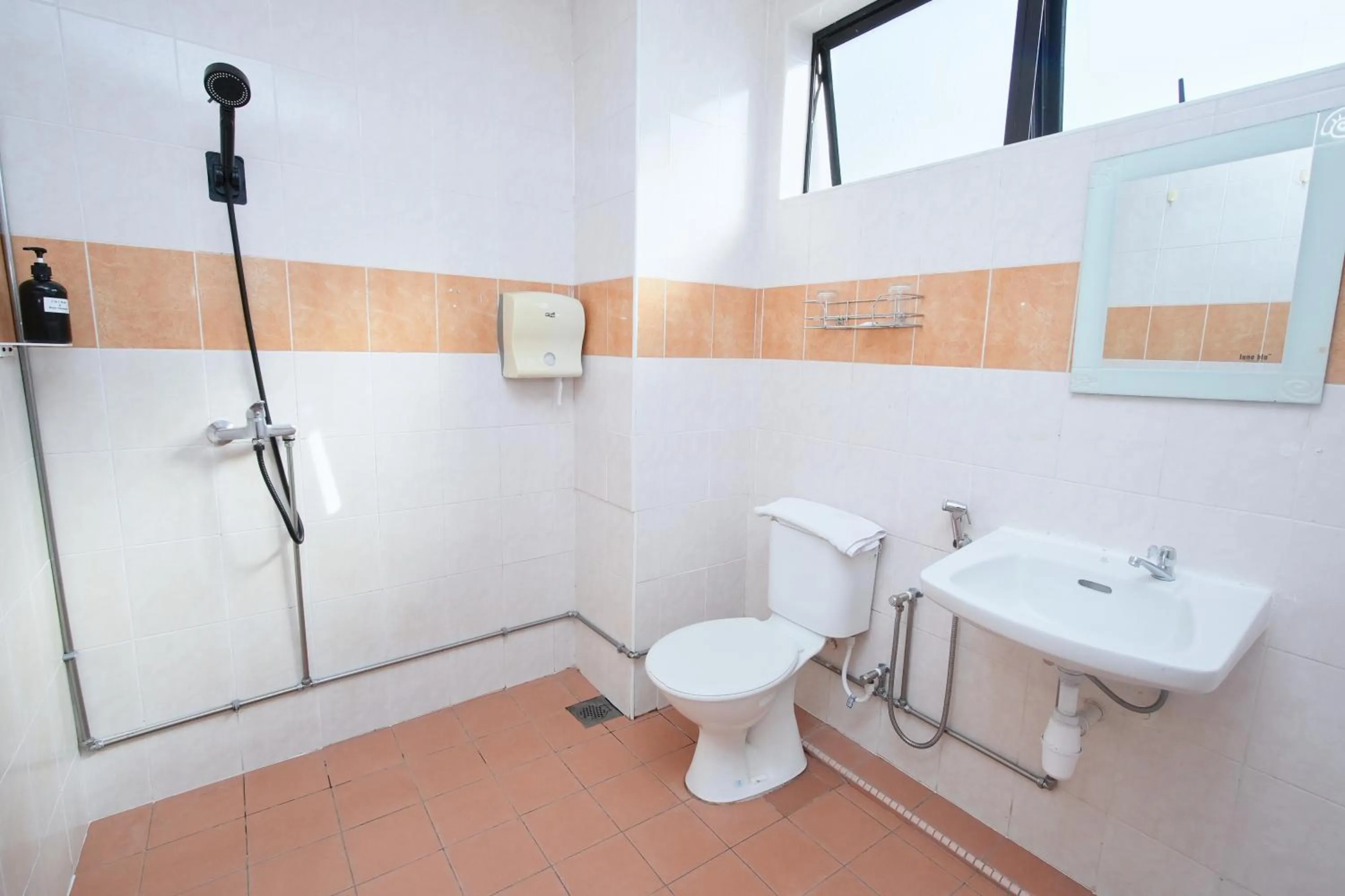 Toilet in Grand Inn Hotel - Macalister Road