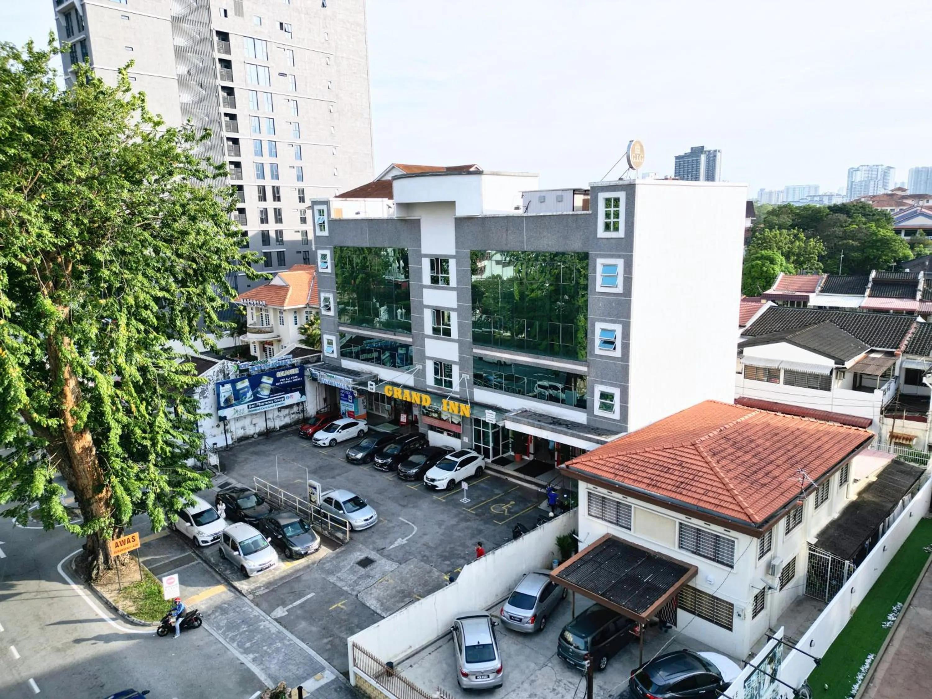 Property building in Grand Inn Hotel - Macalister Road