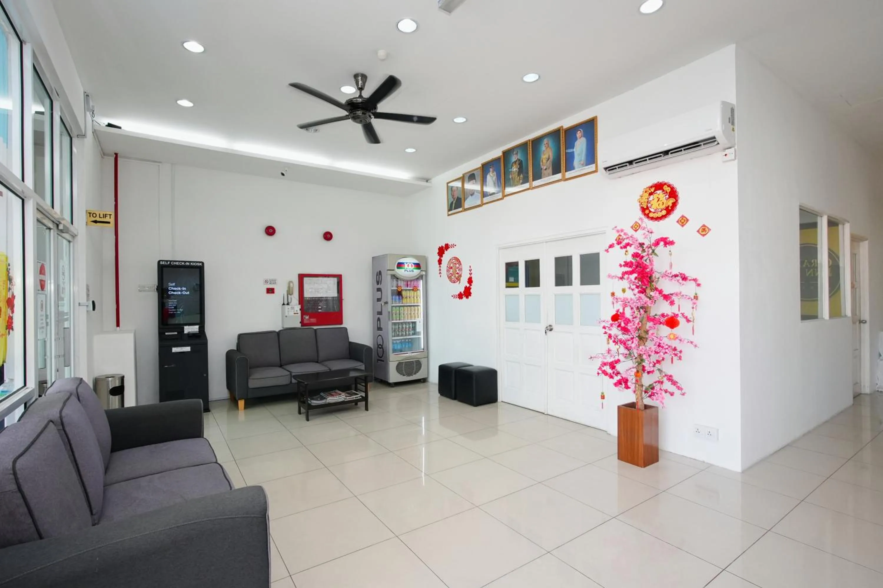 Seating area in Grand Inn Hotel - Macalister Road