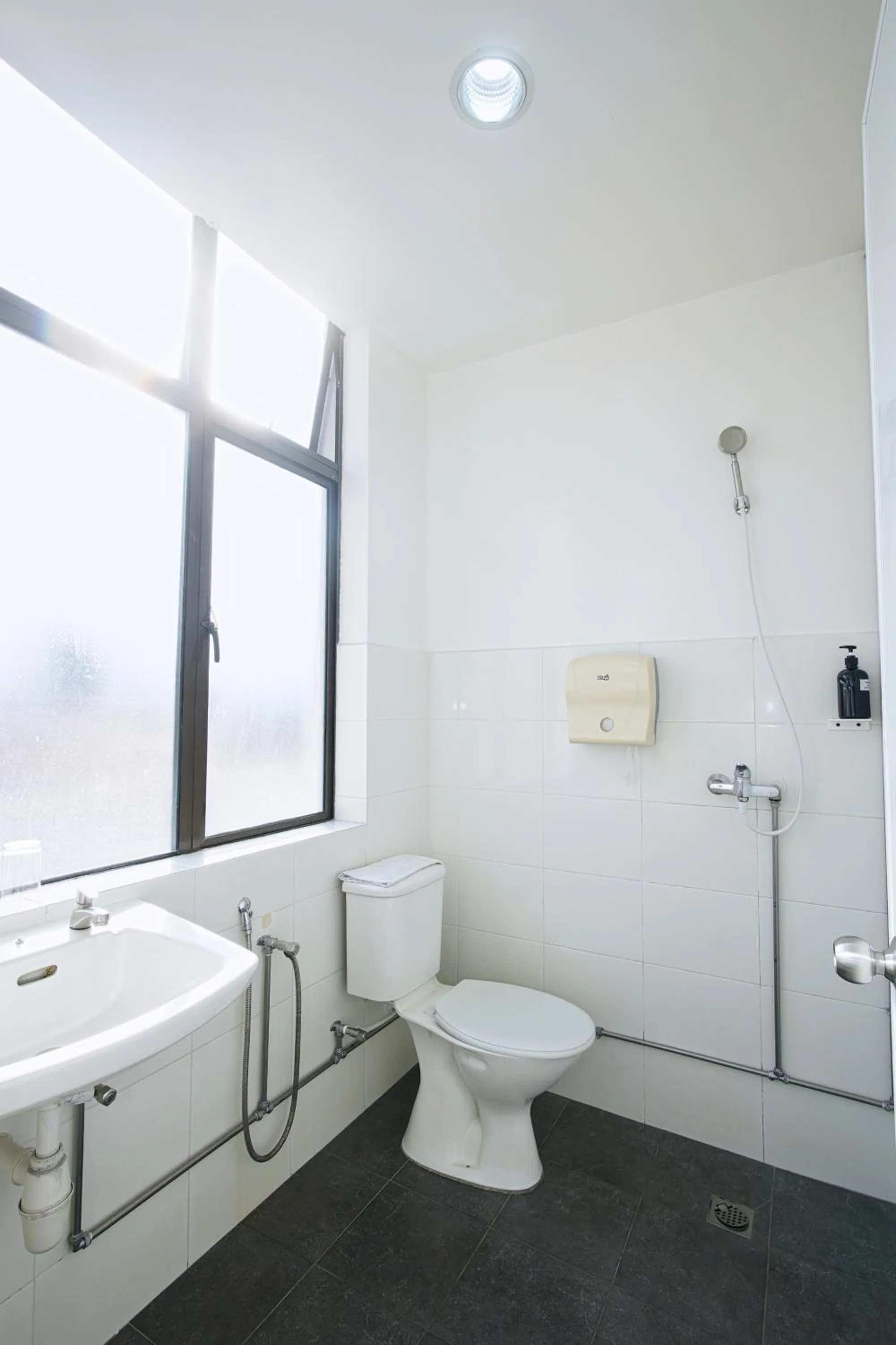 Toilet in Grand Inn Hotel - Macalister Road