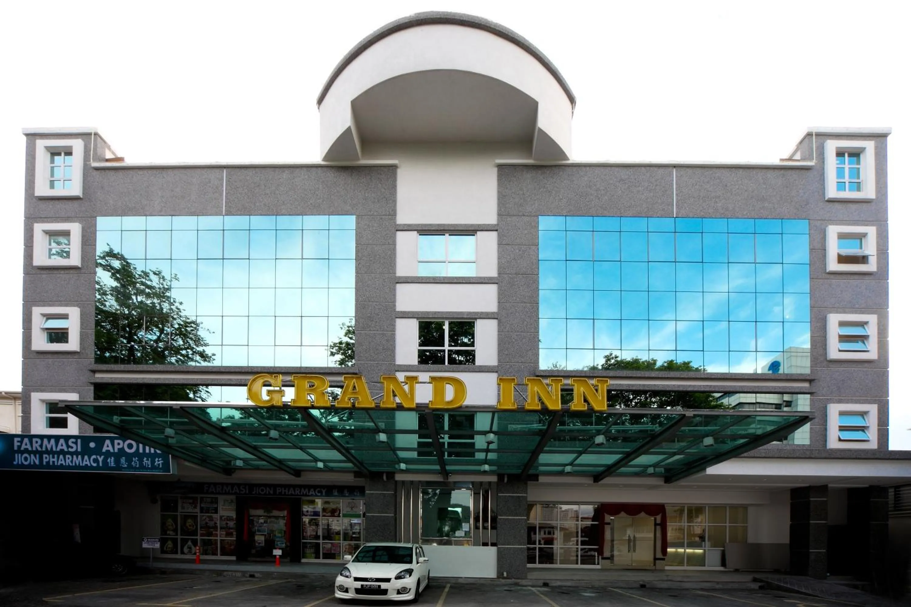 Facade/entrance in Grand Inn Hotel - Macalister Road