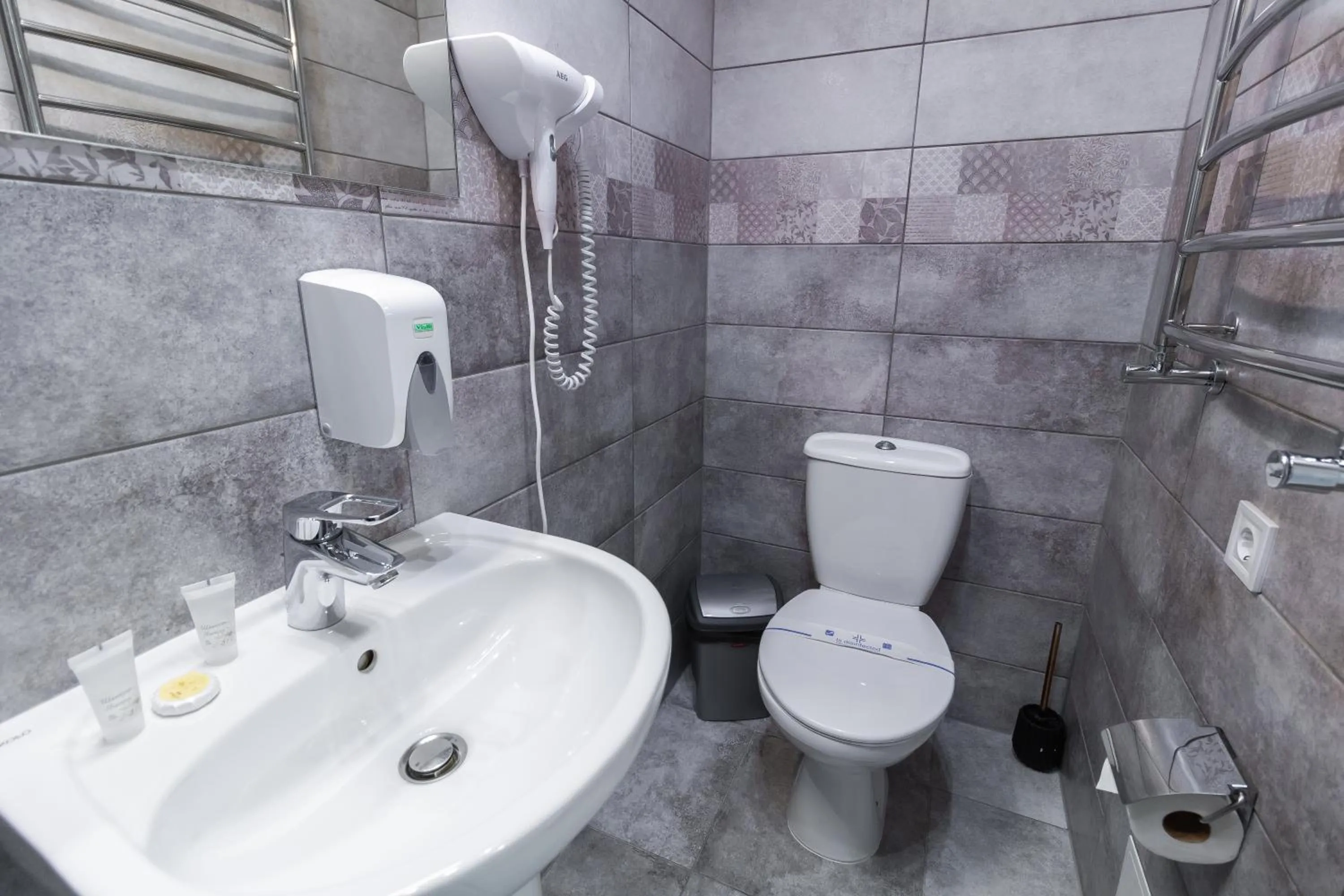 Toilet in Opera Passage Hotel & Apartments