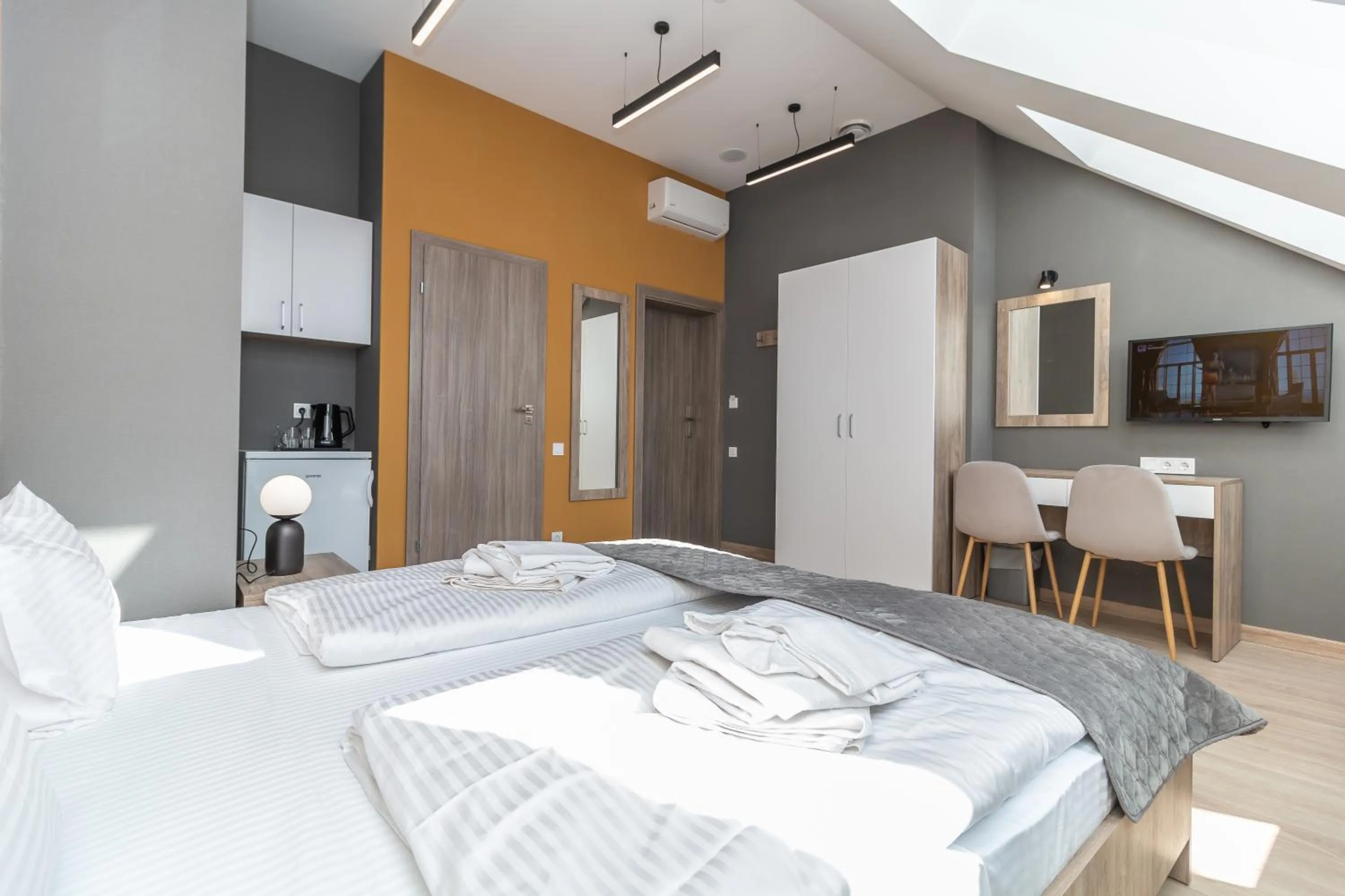 Kitchen or kitchenette, Bed in Opera Passage Hotel & Apartments