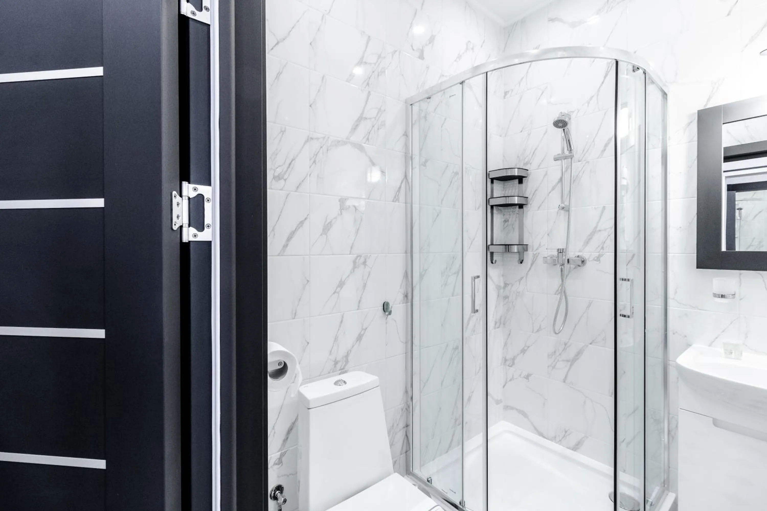 Shower in Opera Passage Hotel & Apartments