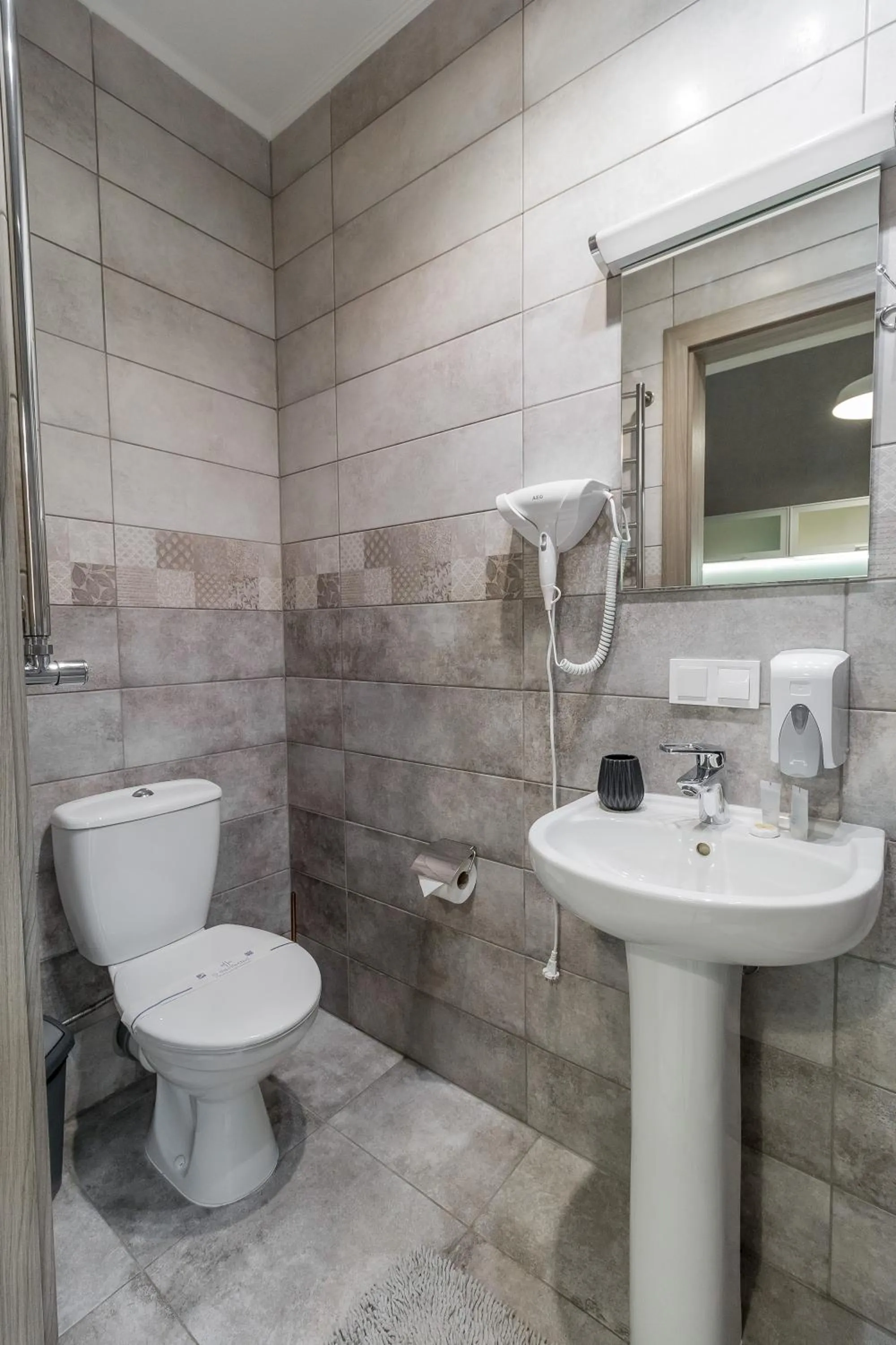 Shower in Opera Passage Hotel & Apartments