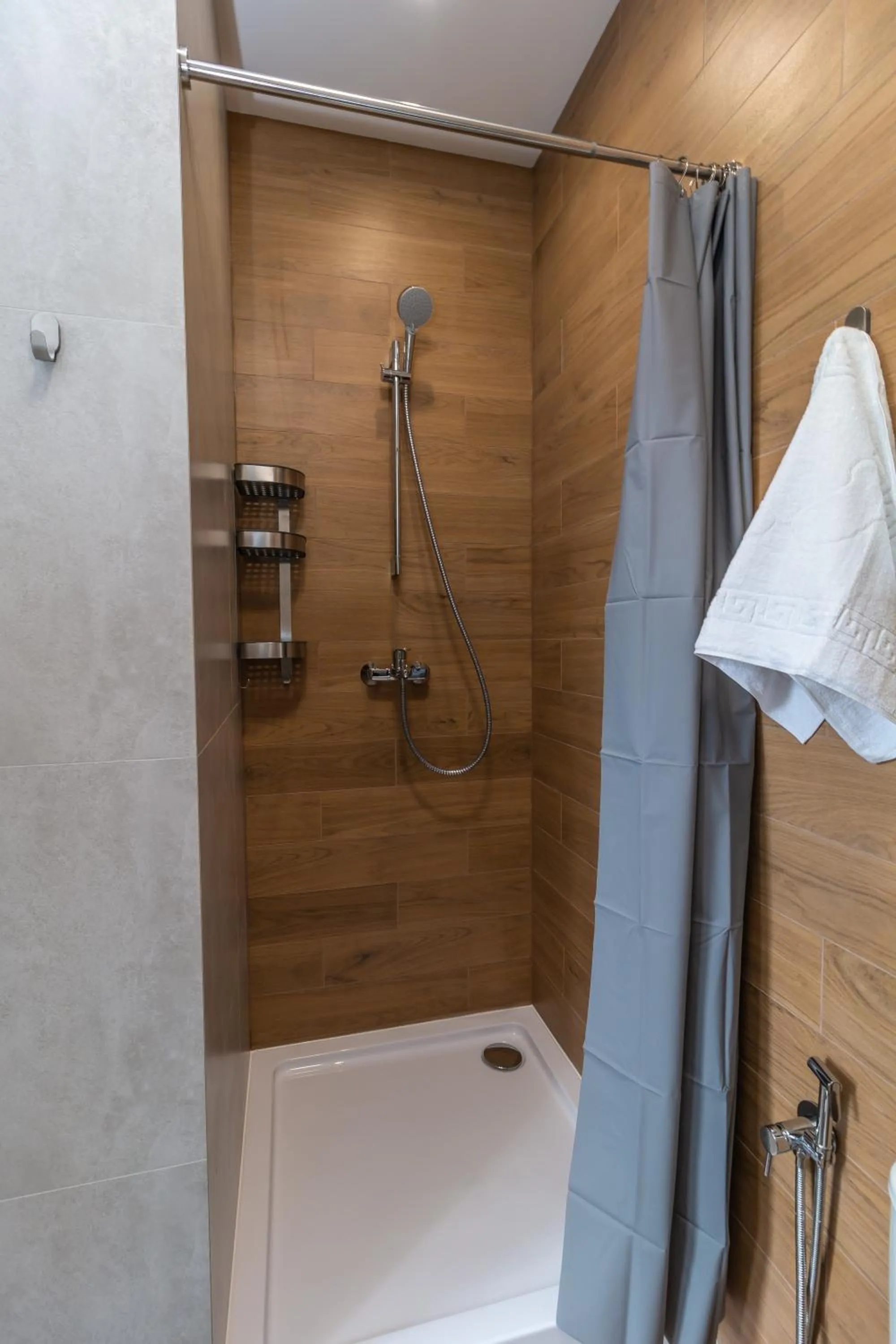 Shower in Opera Passage Hotel & Apartments
