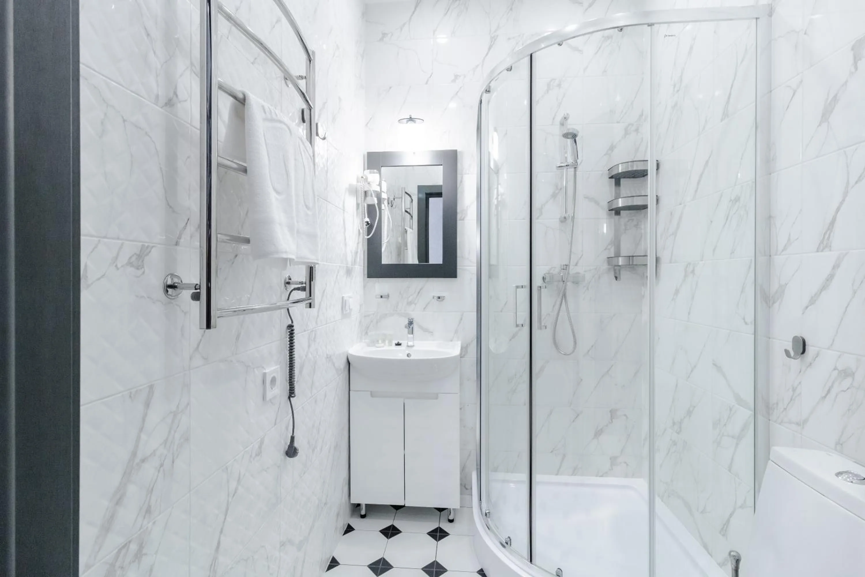 Shower in Opera Passage Hotel & Apartments