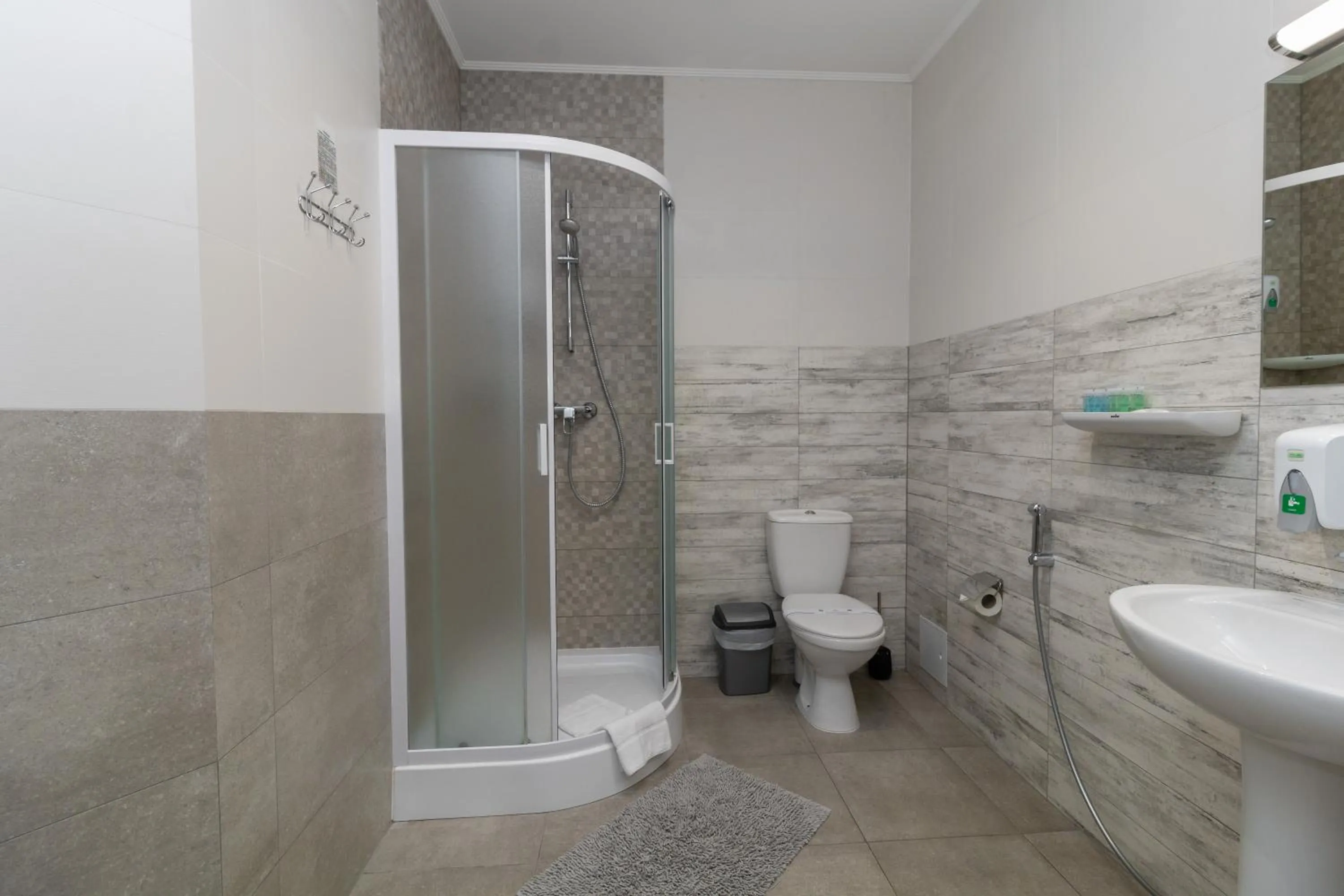Shower in Opera Passage Hotel & Apartments