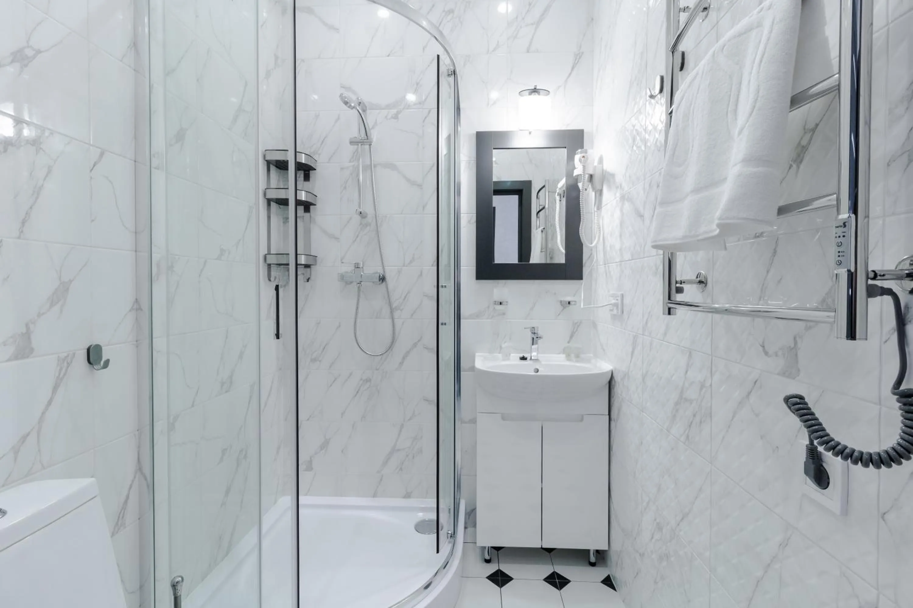 Shower in Opera Passage Hotel & Apartments
