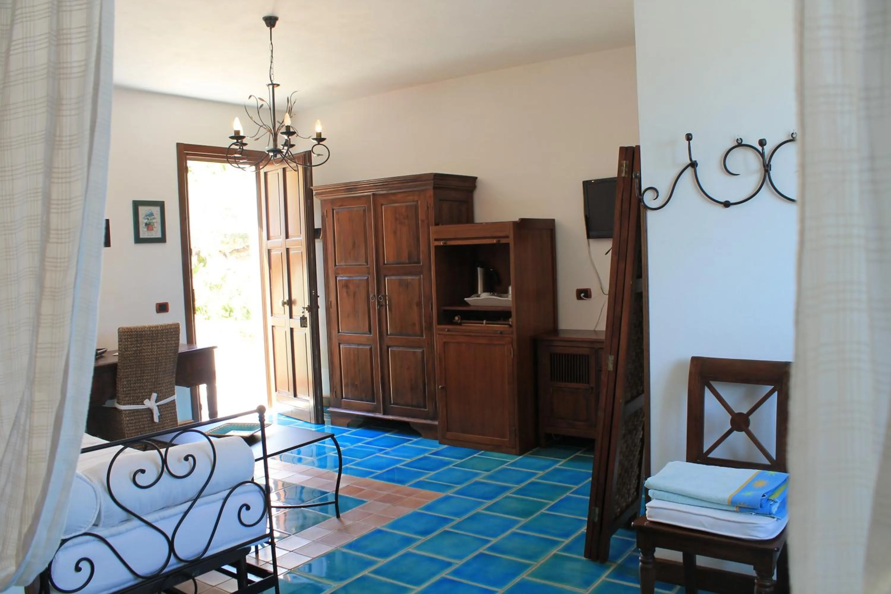 Photo of the whole room, Bed in Luagos club Resort