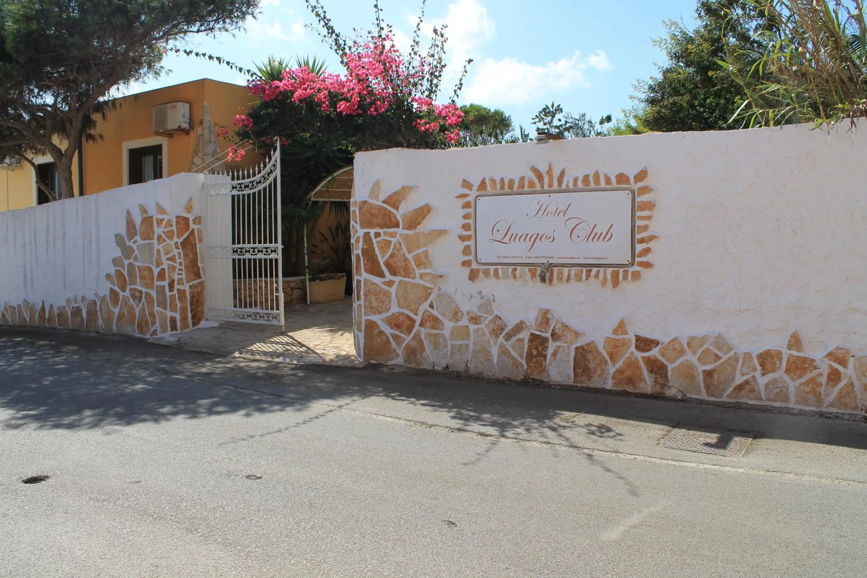 Facade/entrance in Luagos club Resort
