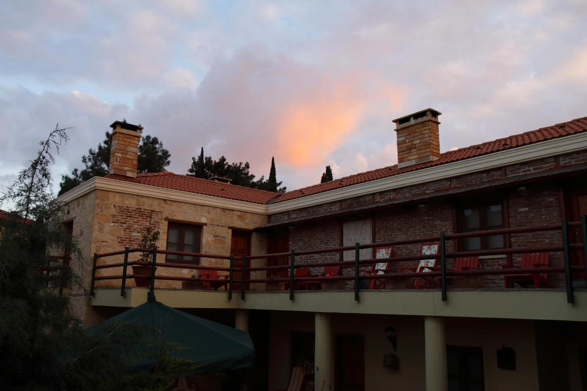 Facade/entrance in Kisik Konagi