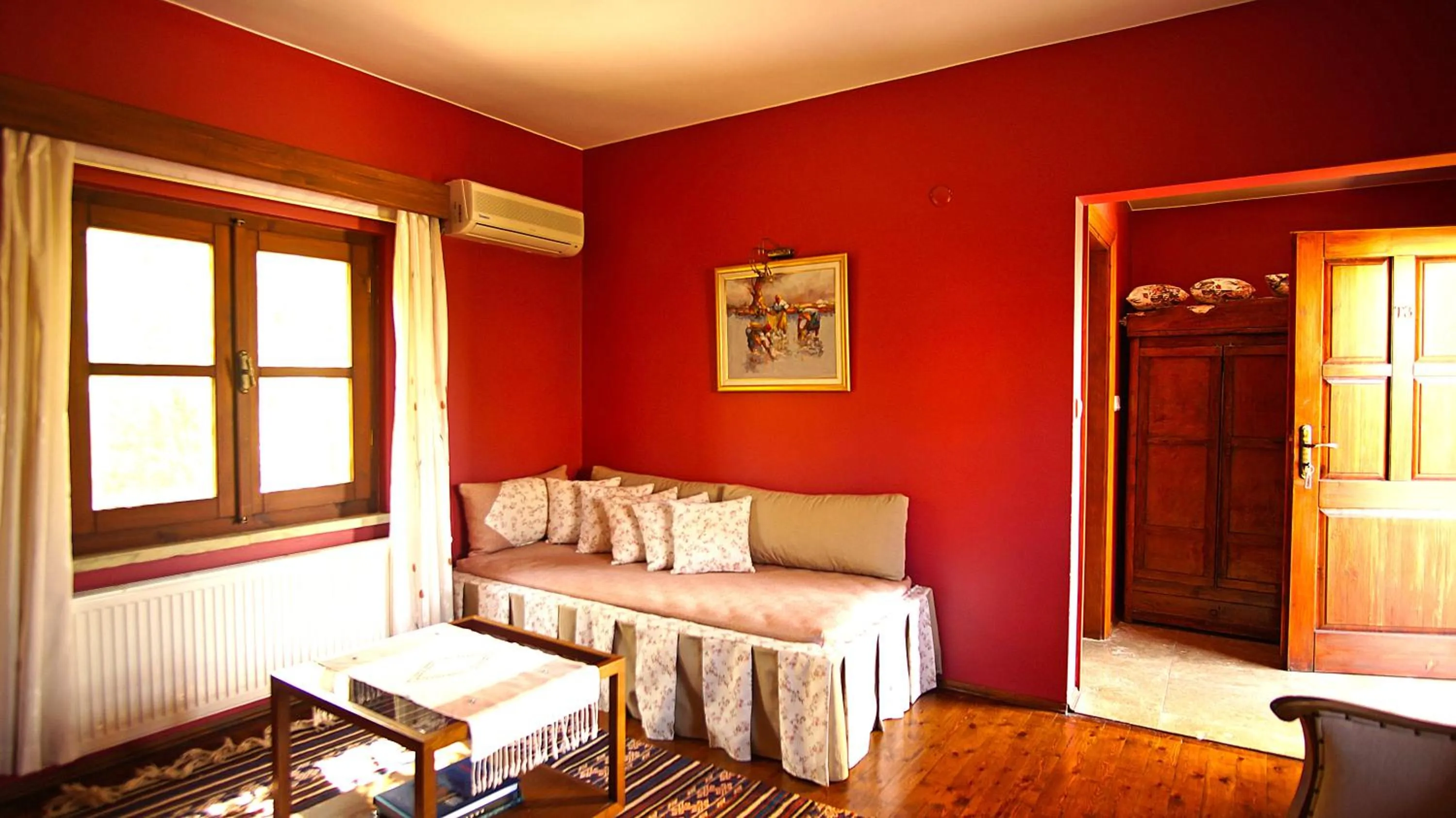 Shower, Bed in Kisik Konagi