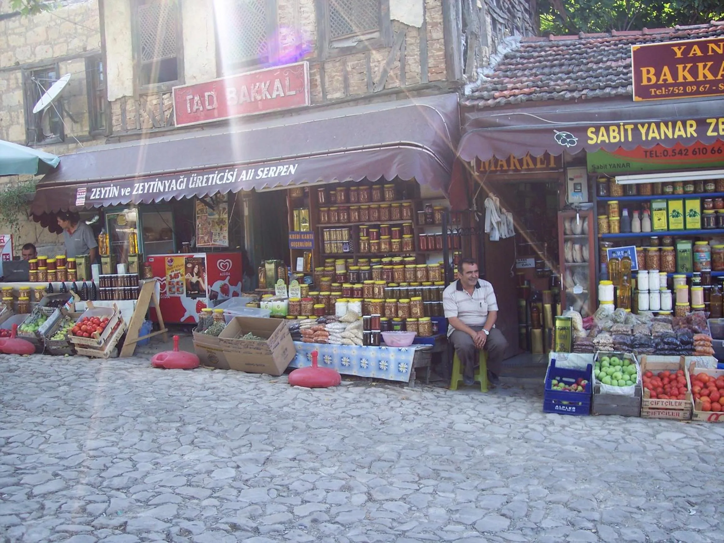 Supermarket/grocery shop in Kisik Konagi