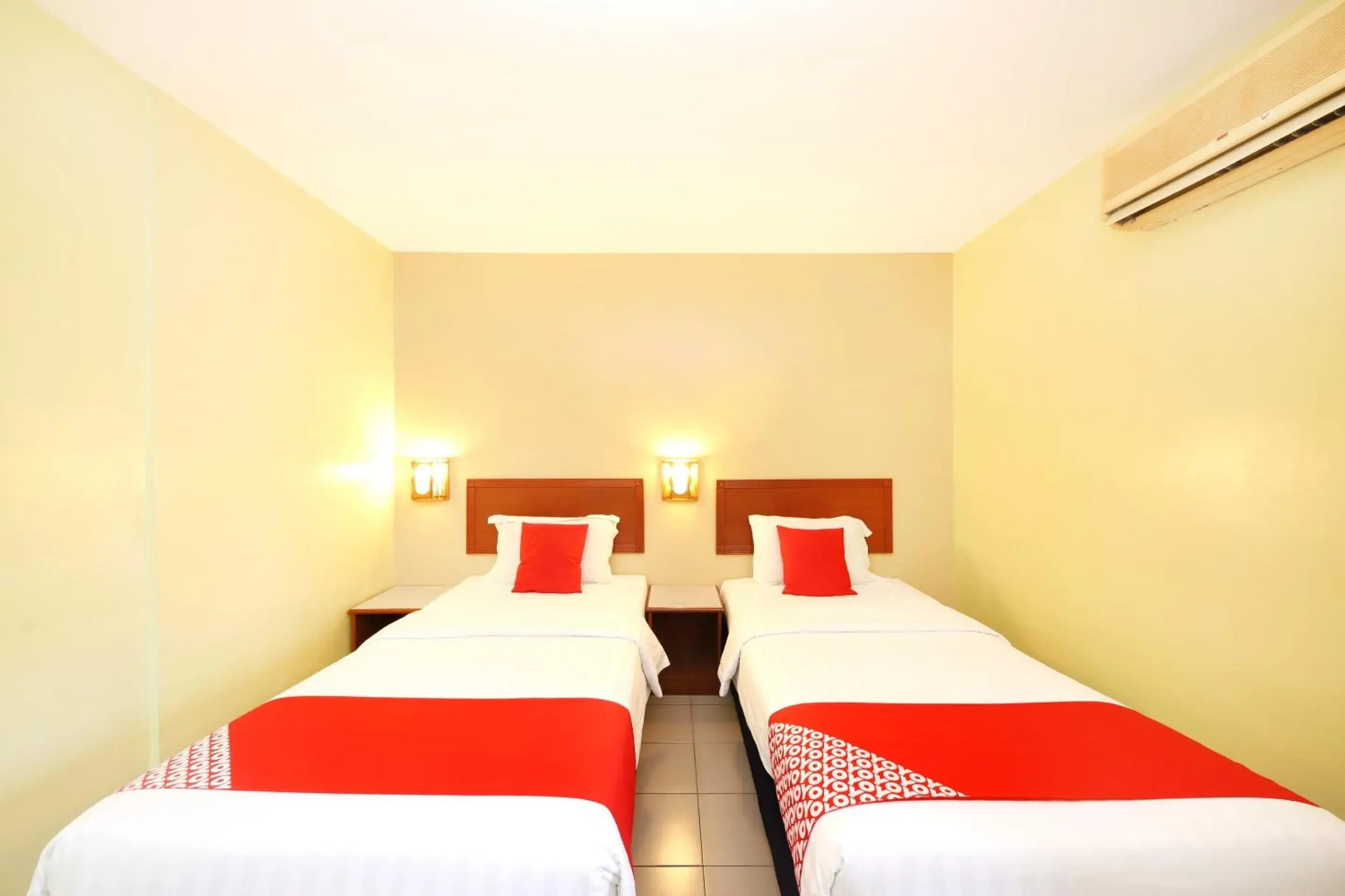 Bedroom, Bed in Super OYO 447 Comfort Hotel Meru