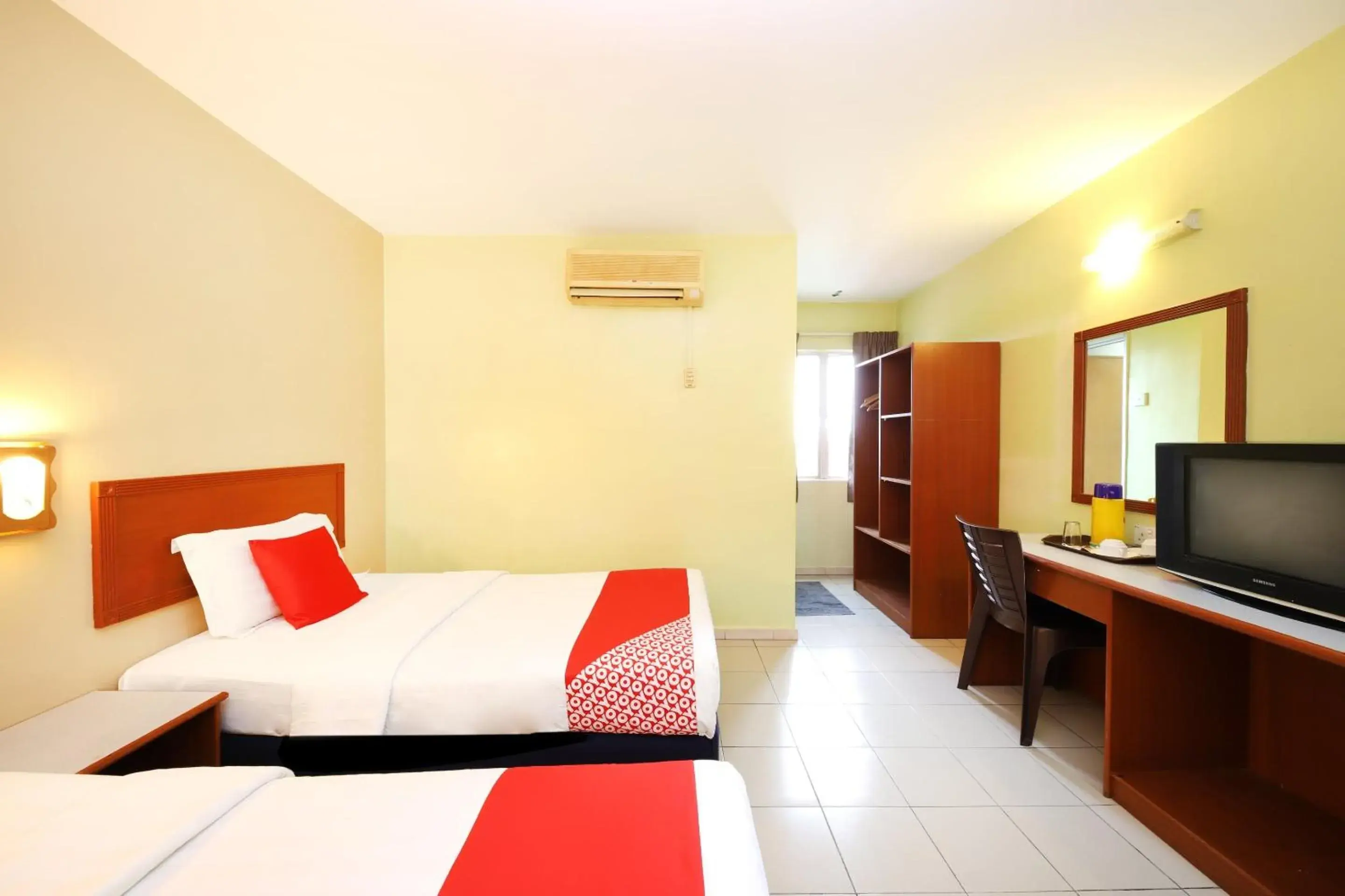 Bedroom, Bed in Super OYO 447 Comfort Hotel Meru