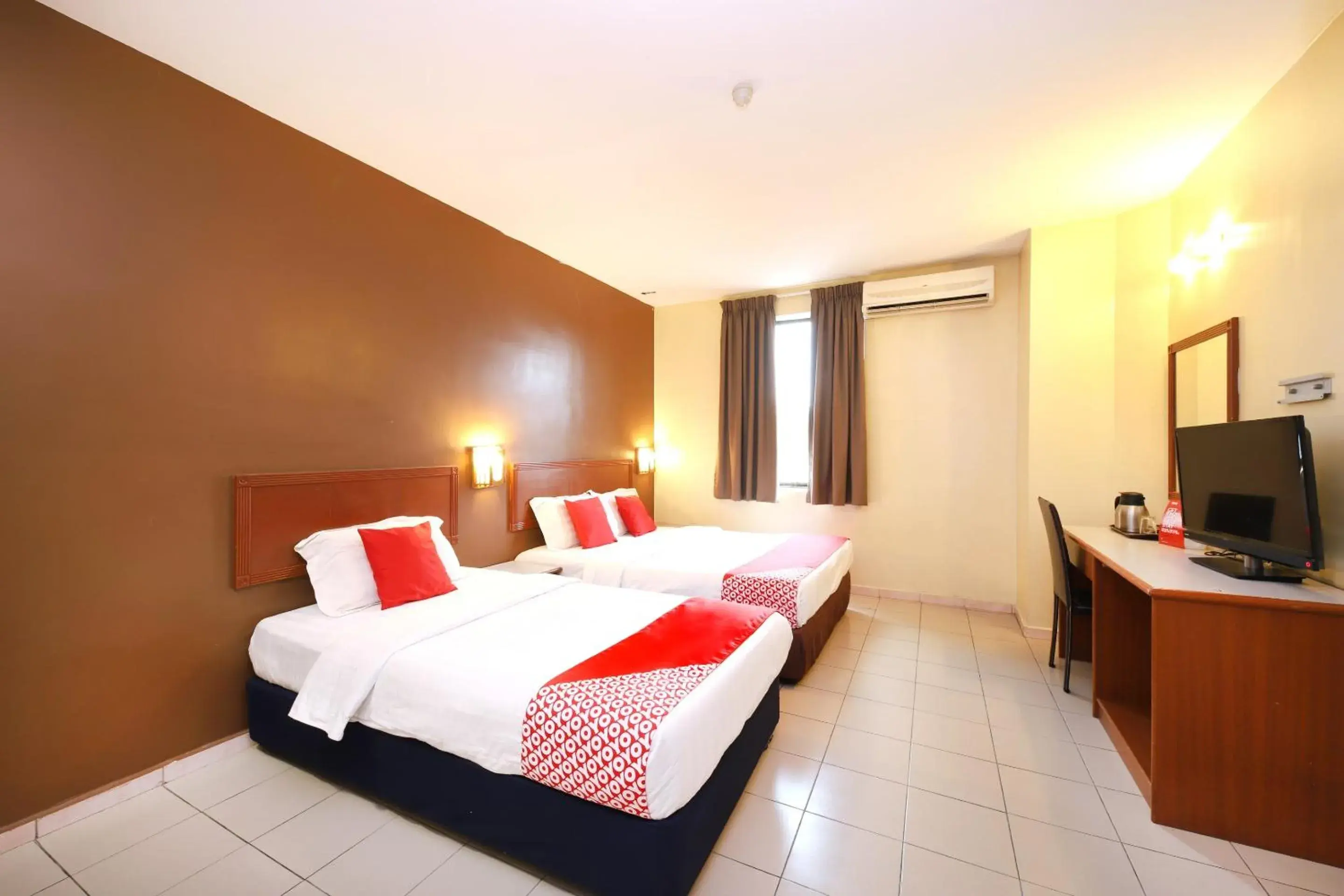 Bedroom, Bed in Super OYO 447 Comfort Hotel Meru