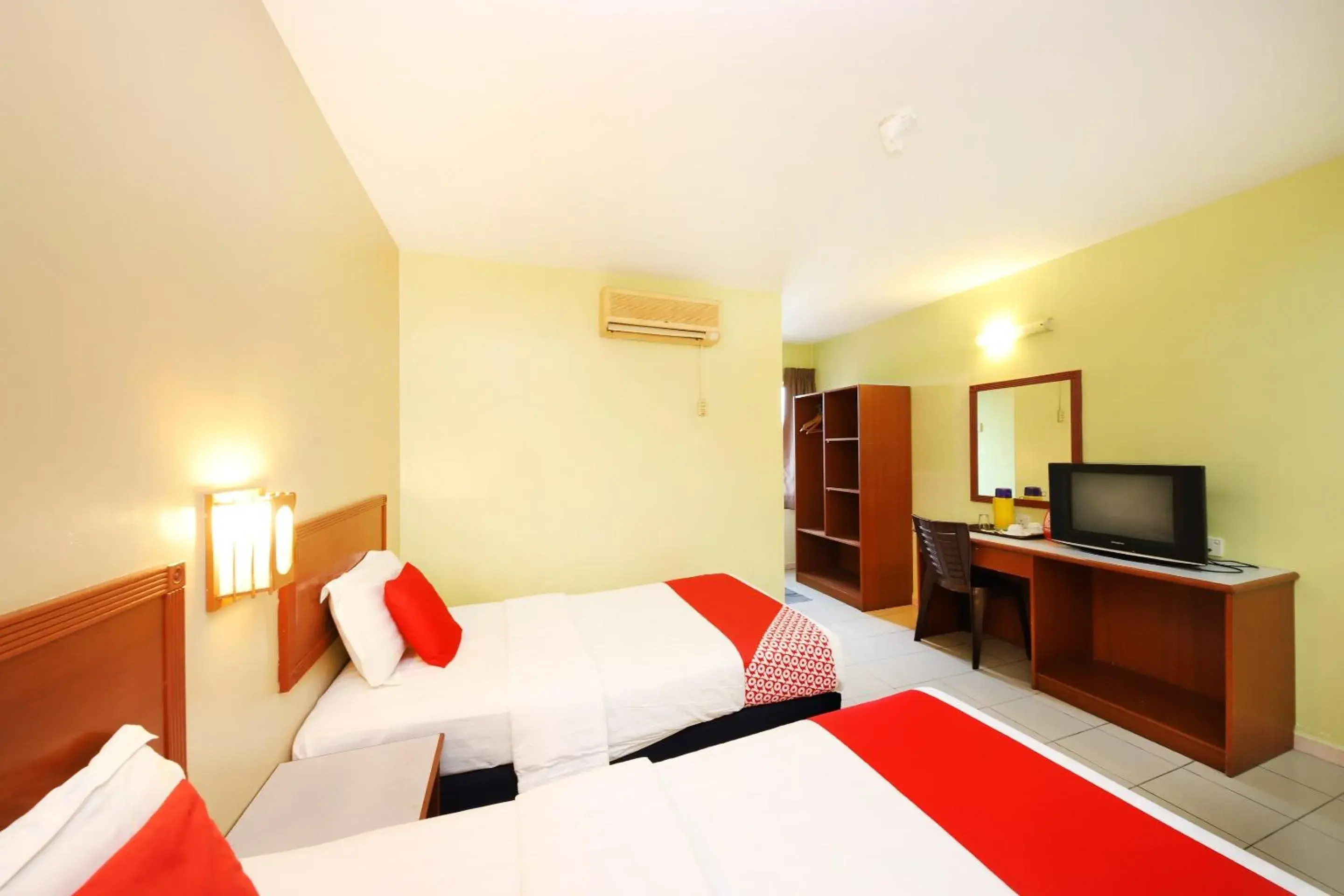 Bedroom, Bed in Super OYO 447 Comfort Hotel Meru