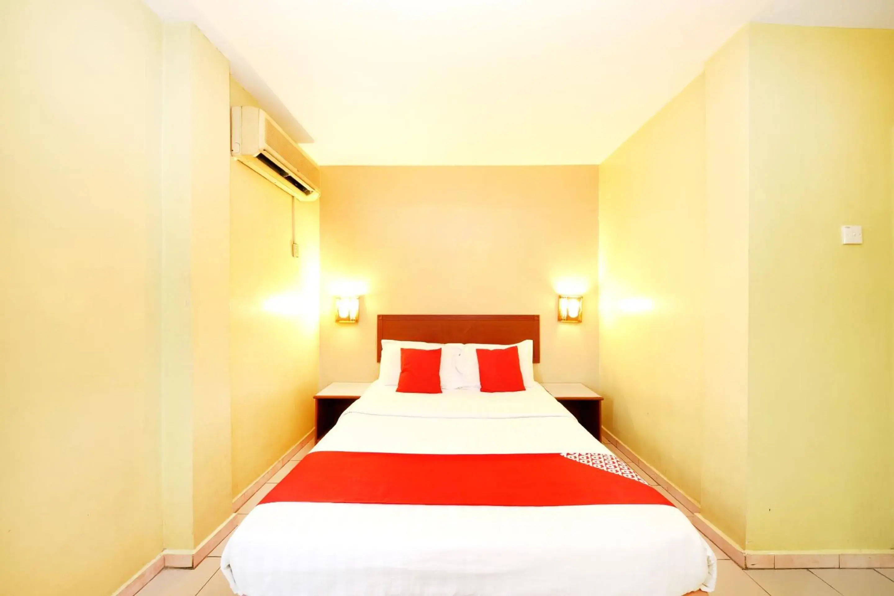 Bedroom, Bed in Super OYO 447 Comfort Hotel Meru