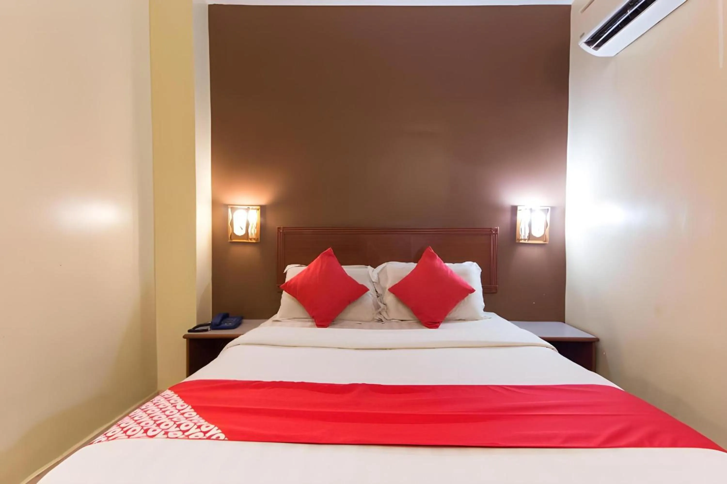 Photo of the whole room, Bed in Super OYO 447 Comfort Hotel Meru