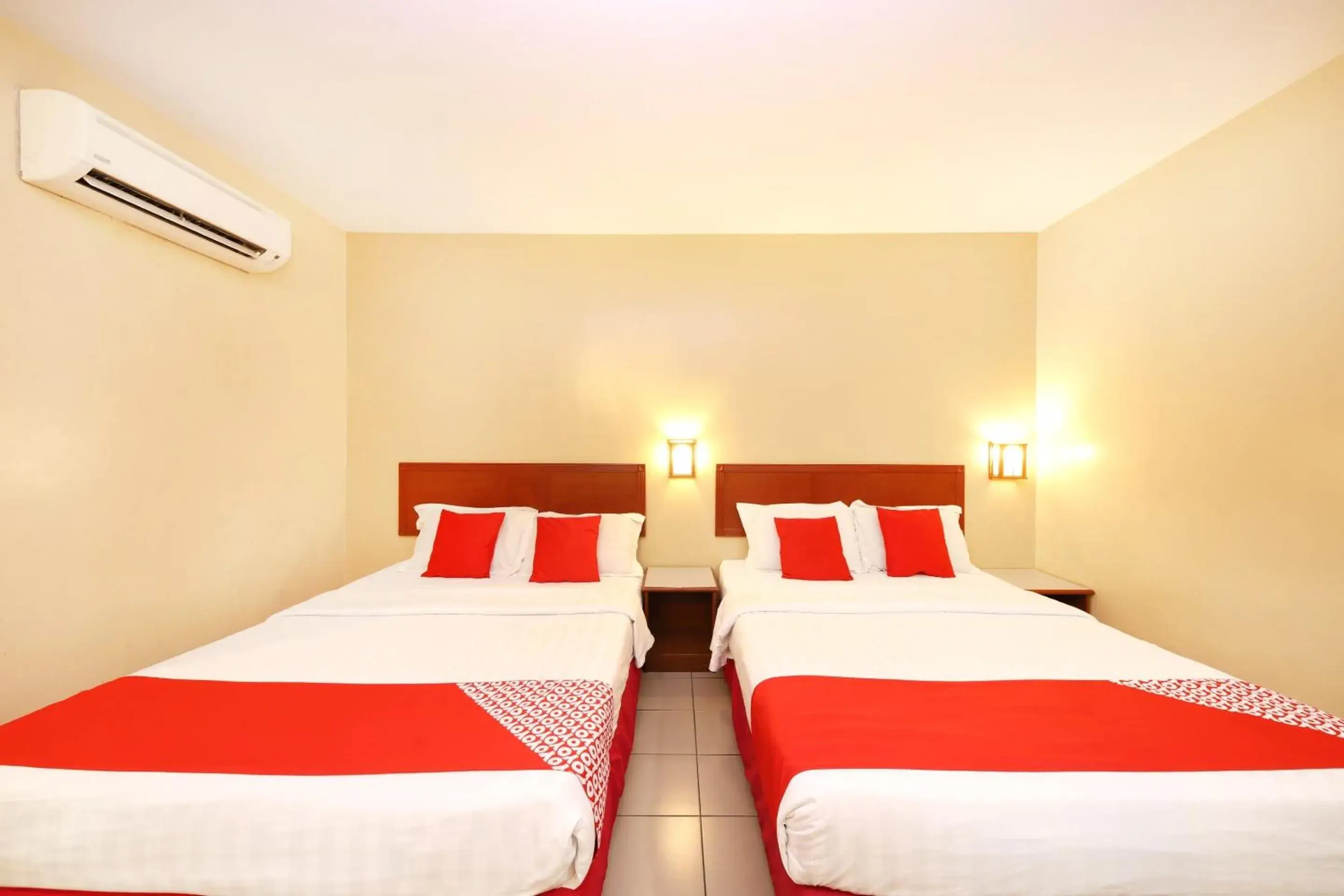 Bedroom, Bed in Super OYO 447 Comfort Hotel Meru