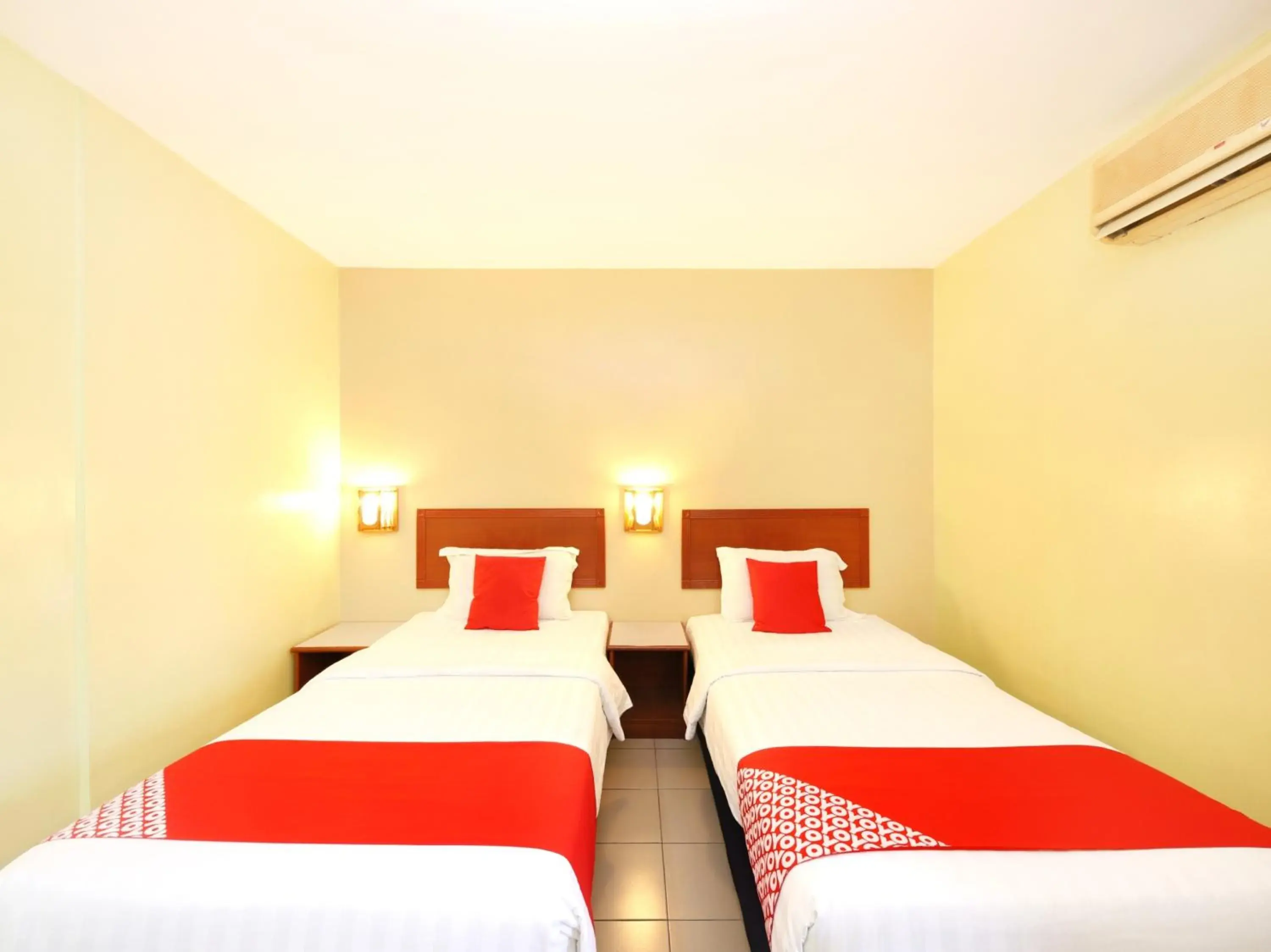 Bedroom, Bed in Super OYO 447 Comfort Hotel Meru