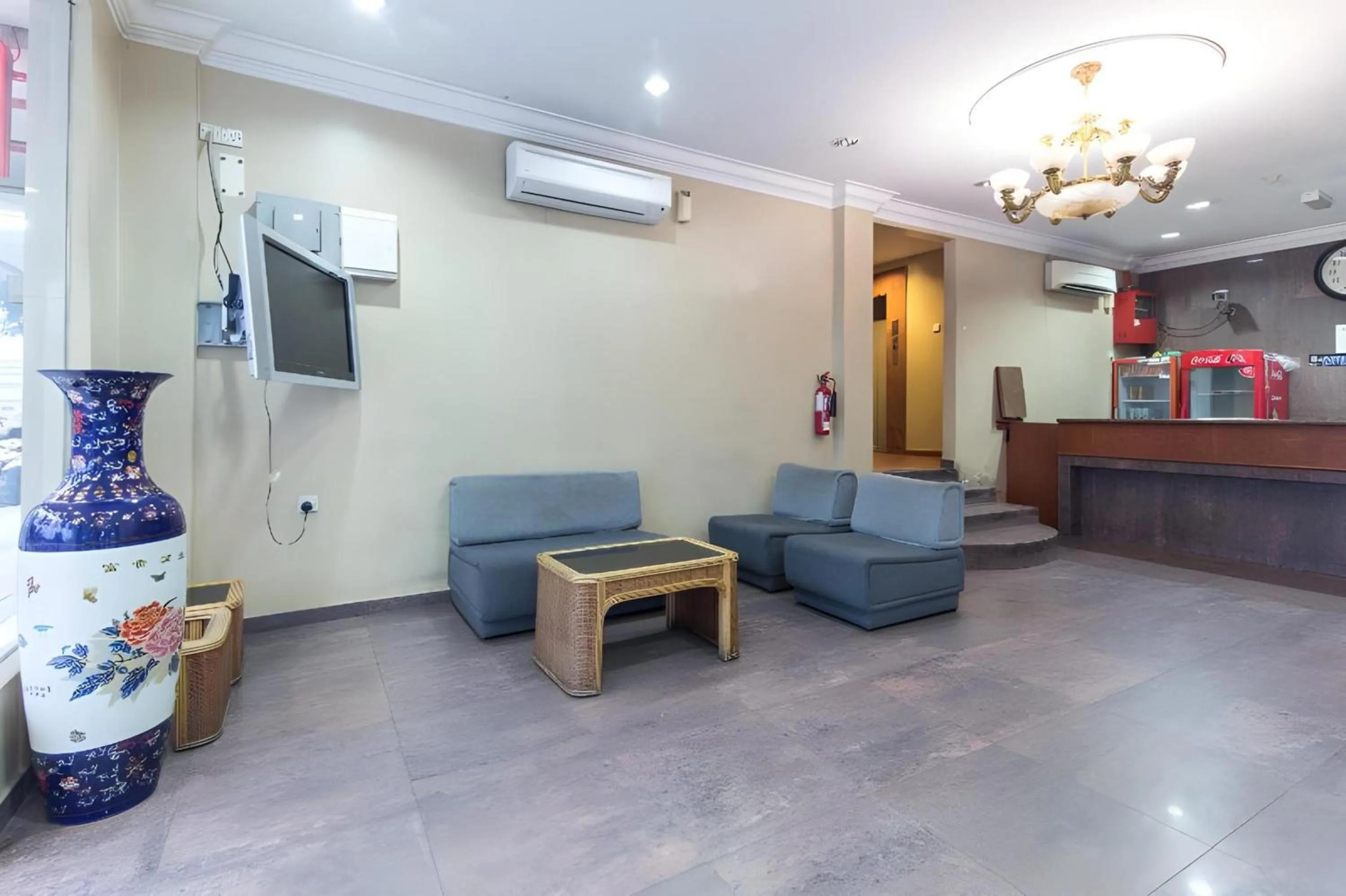 Lobby or reception in Super OYO 447 Comfort Hotel Meru