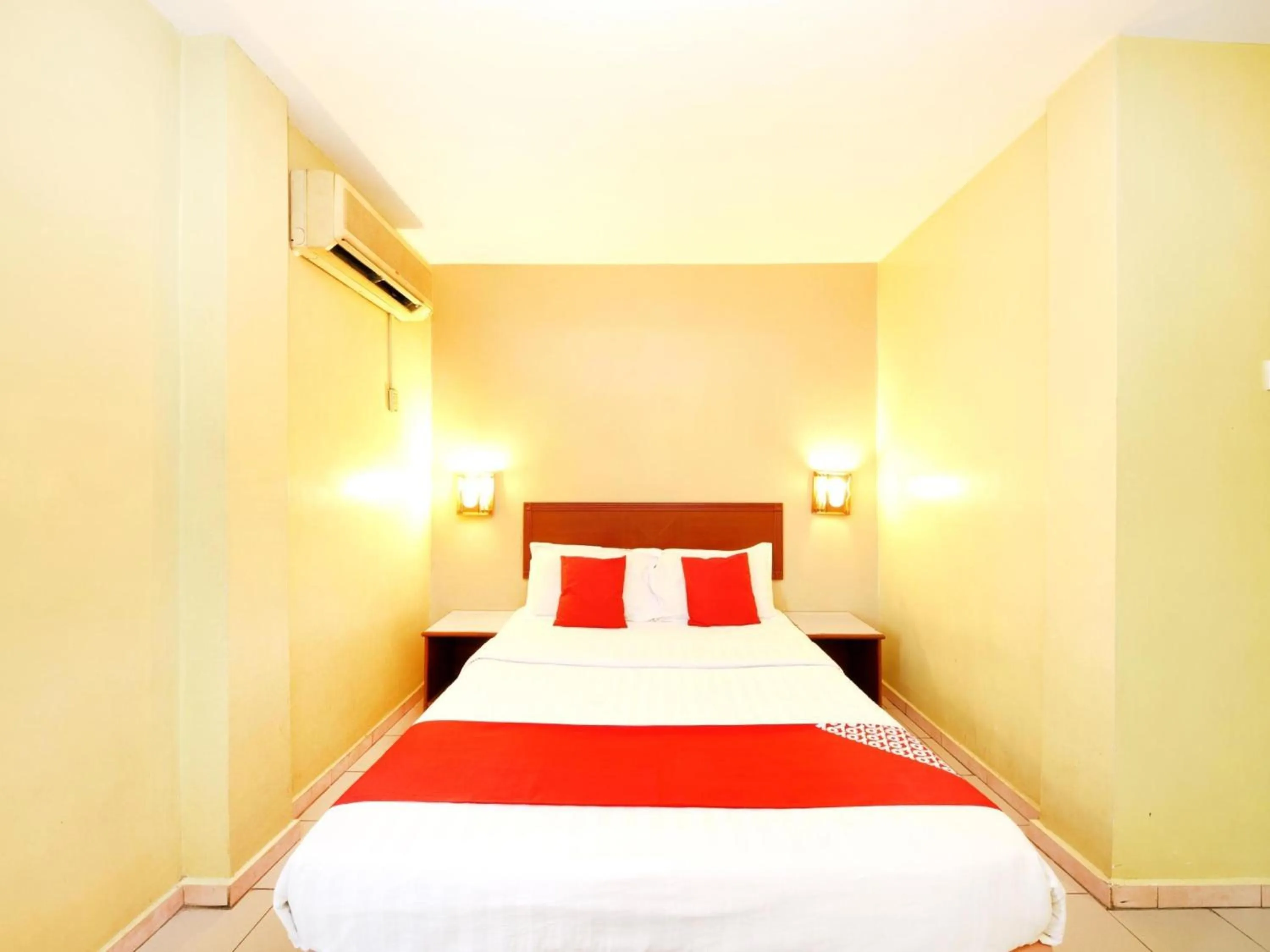 Photo of the whole room, Bed in Super OYO 447 Comfort Hotel Meru