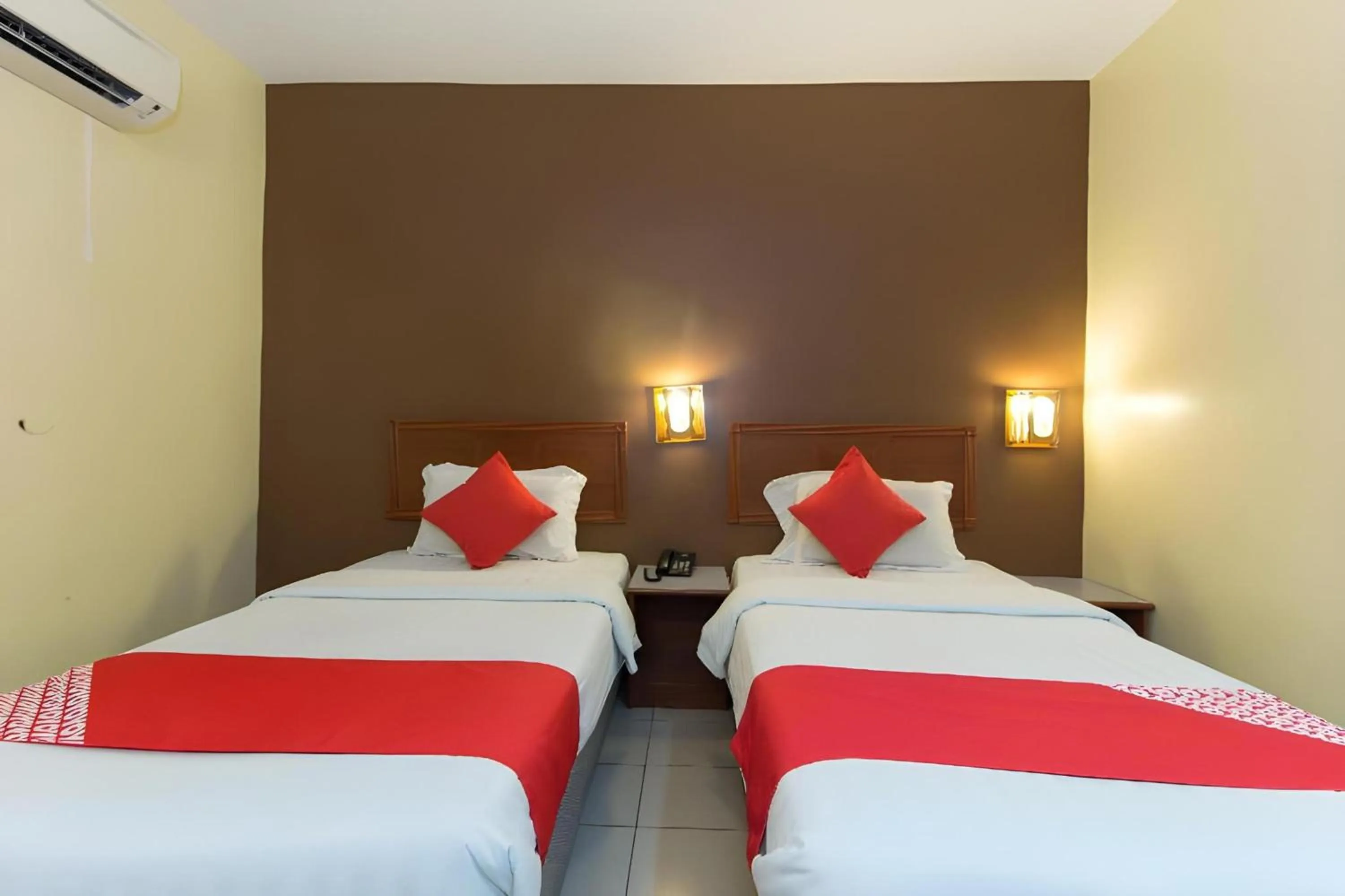 Bedroom, Bed in Super OYO 447 Comfort Hotel Meru