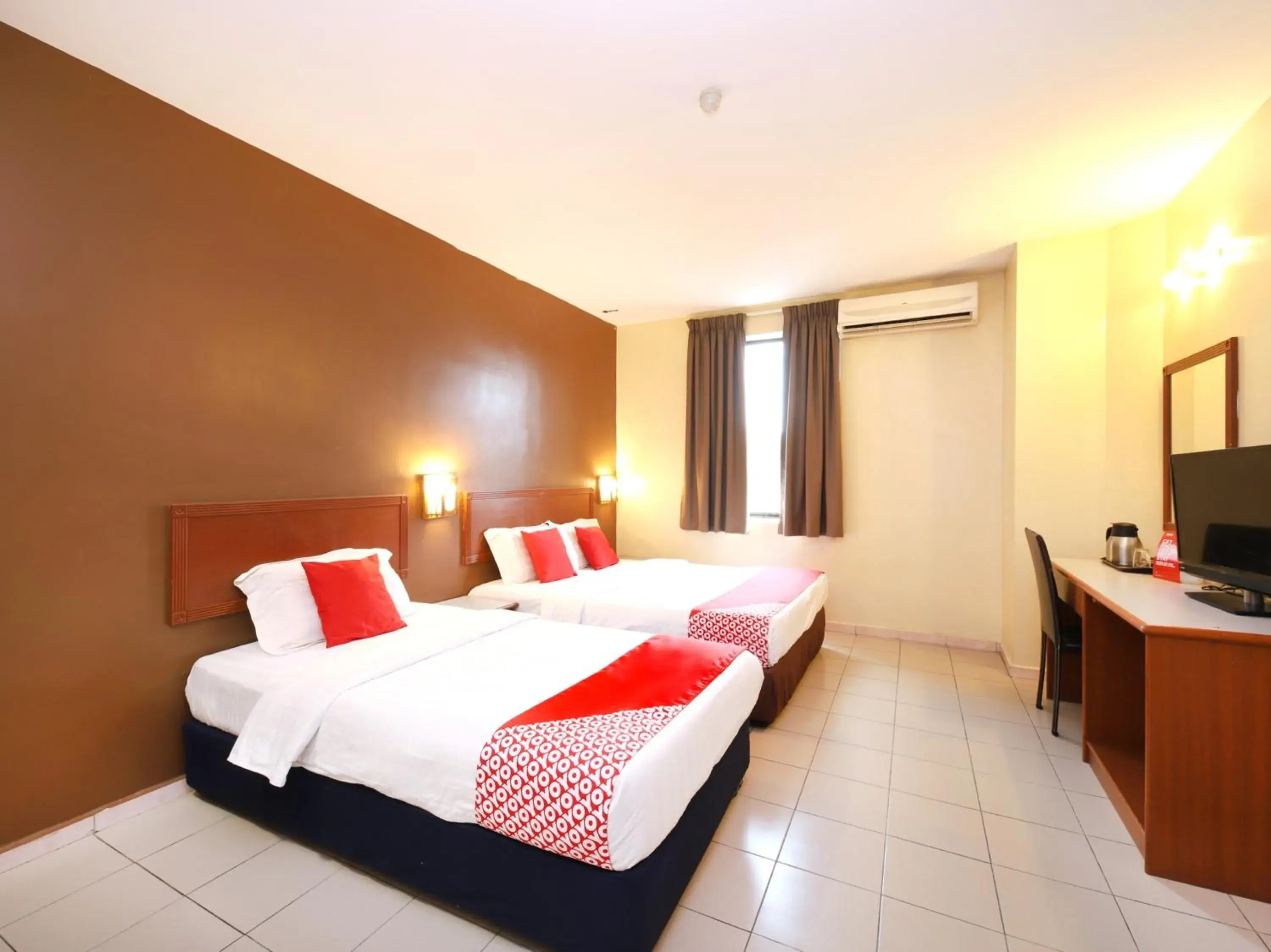 Bedroom, Bed in Super OYO 447 Comfort Hotel Meru