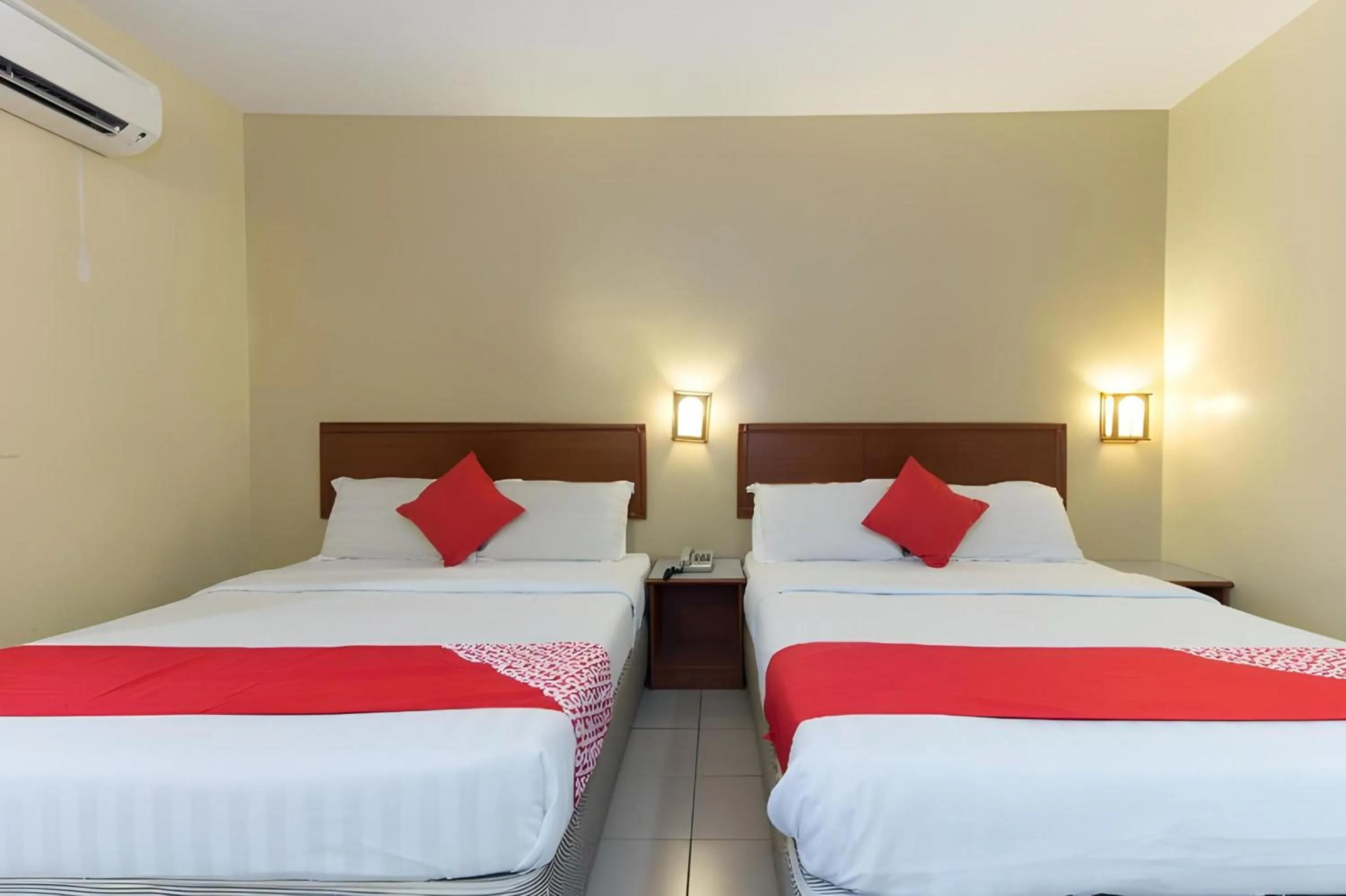 Photo of the whole room, Bed in Super OYO 447 Comfort Hotel Meru