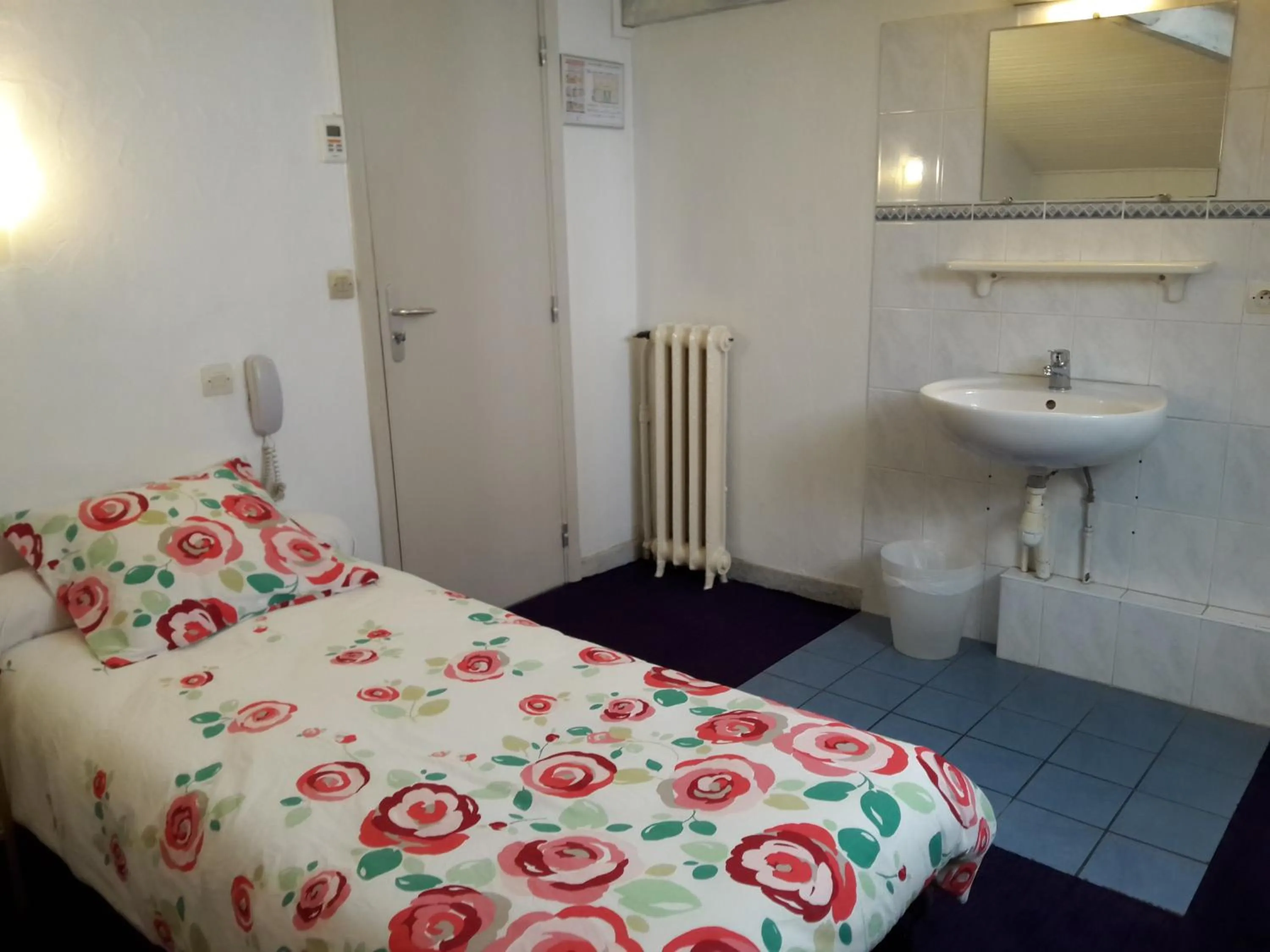 Bedroom in Hôtel Belle Meunière