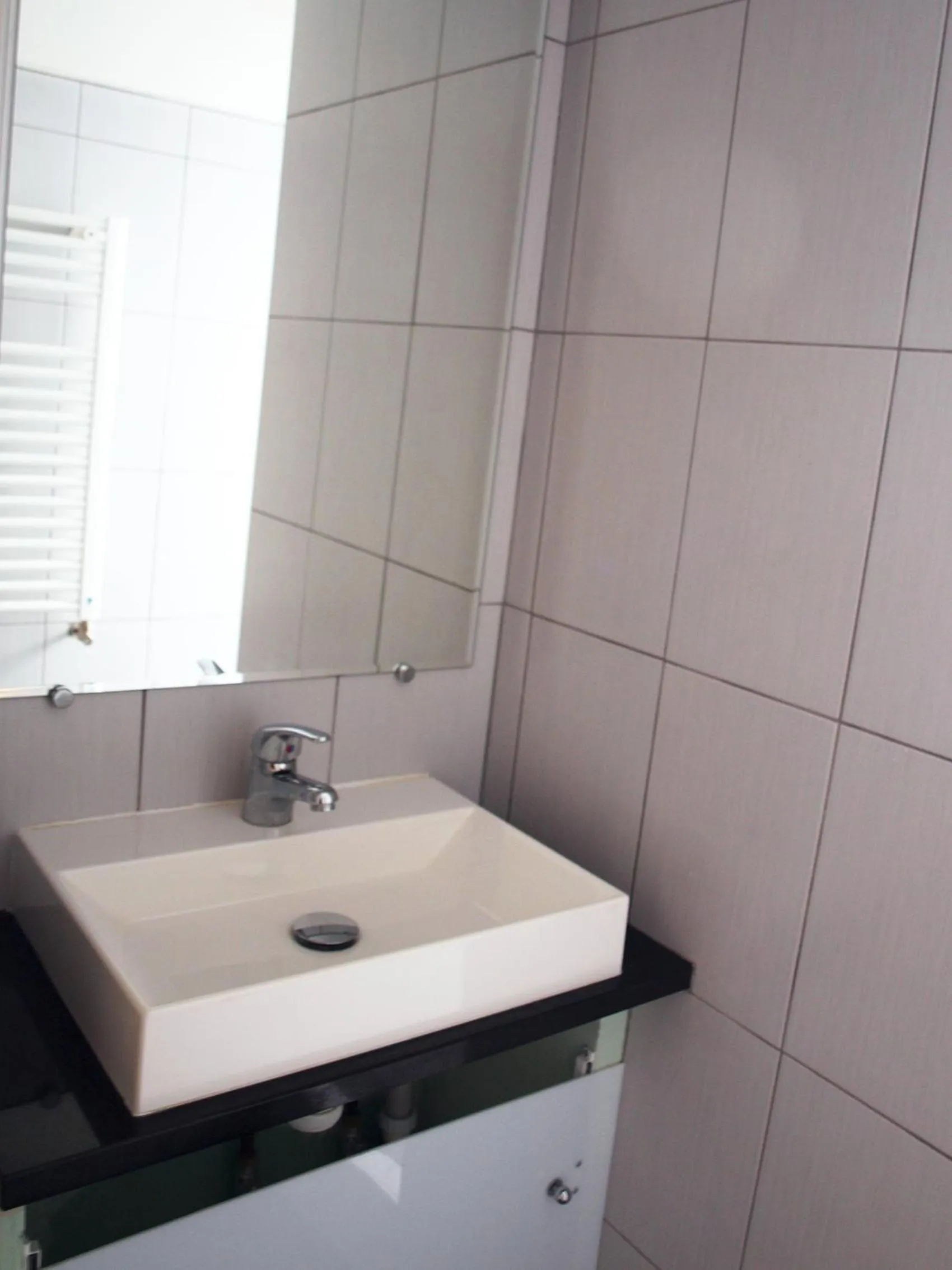 Shower in Hôtel Belle Meunière