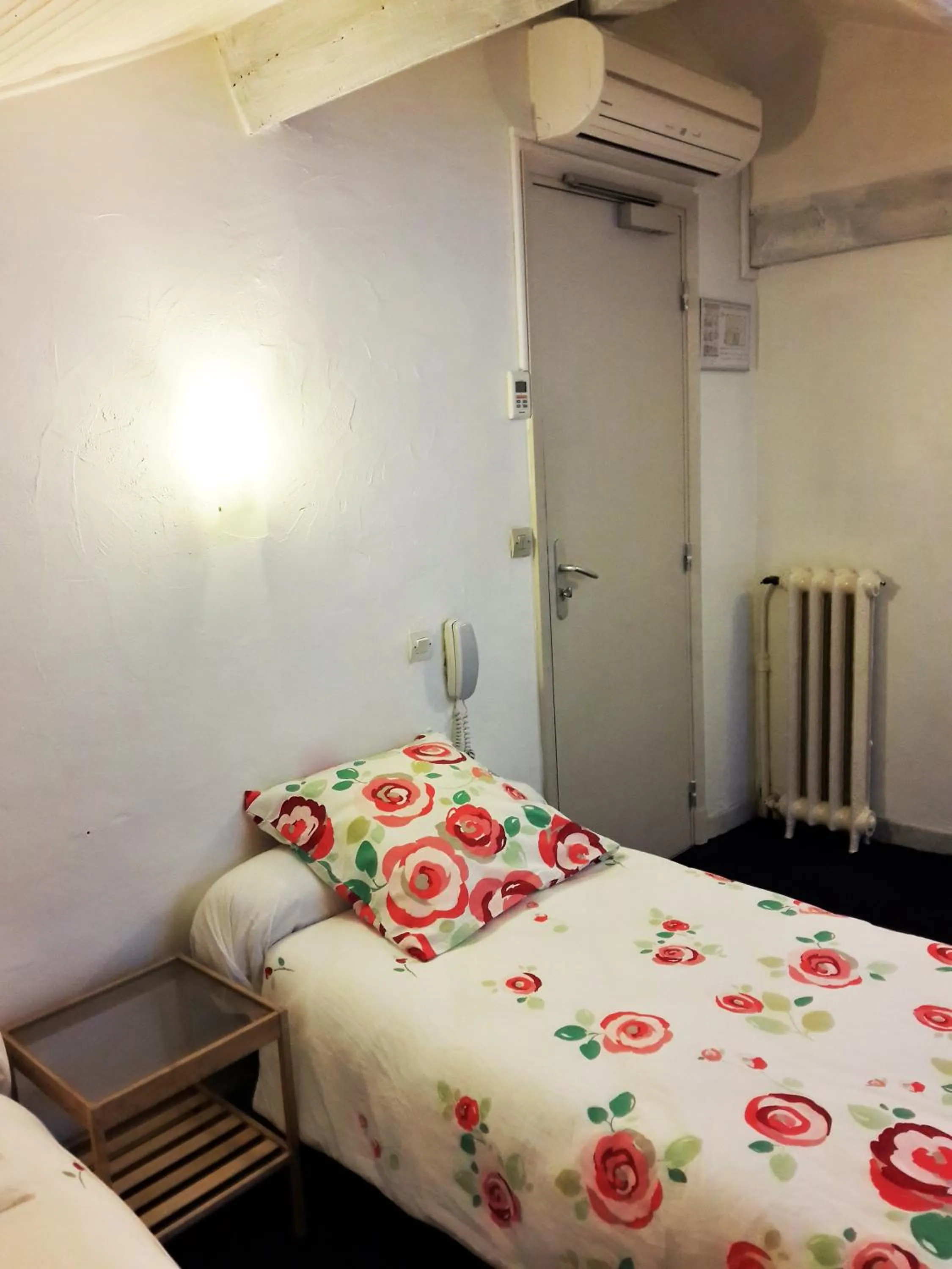 Bedroom in Hôtel Belle Meunière