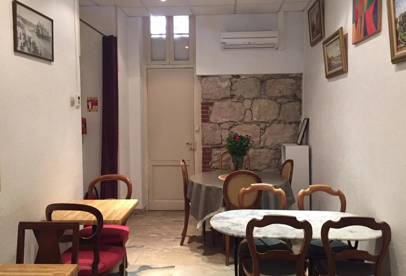 Food and drinks in Hôtel Belle Meunière