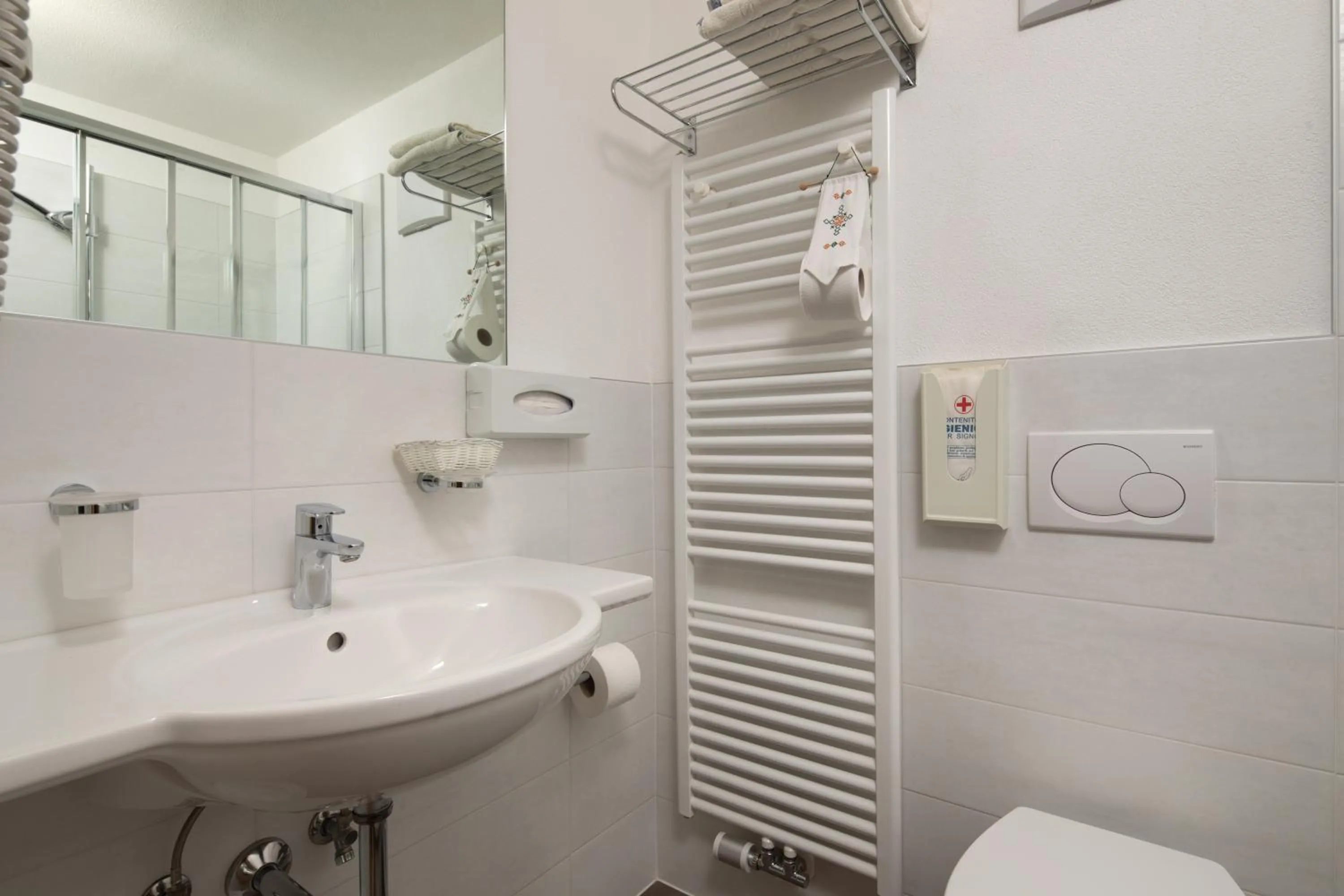 Bathroom in Declara B&B and apartaments