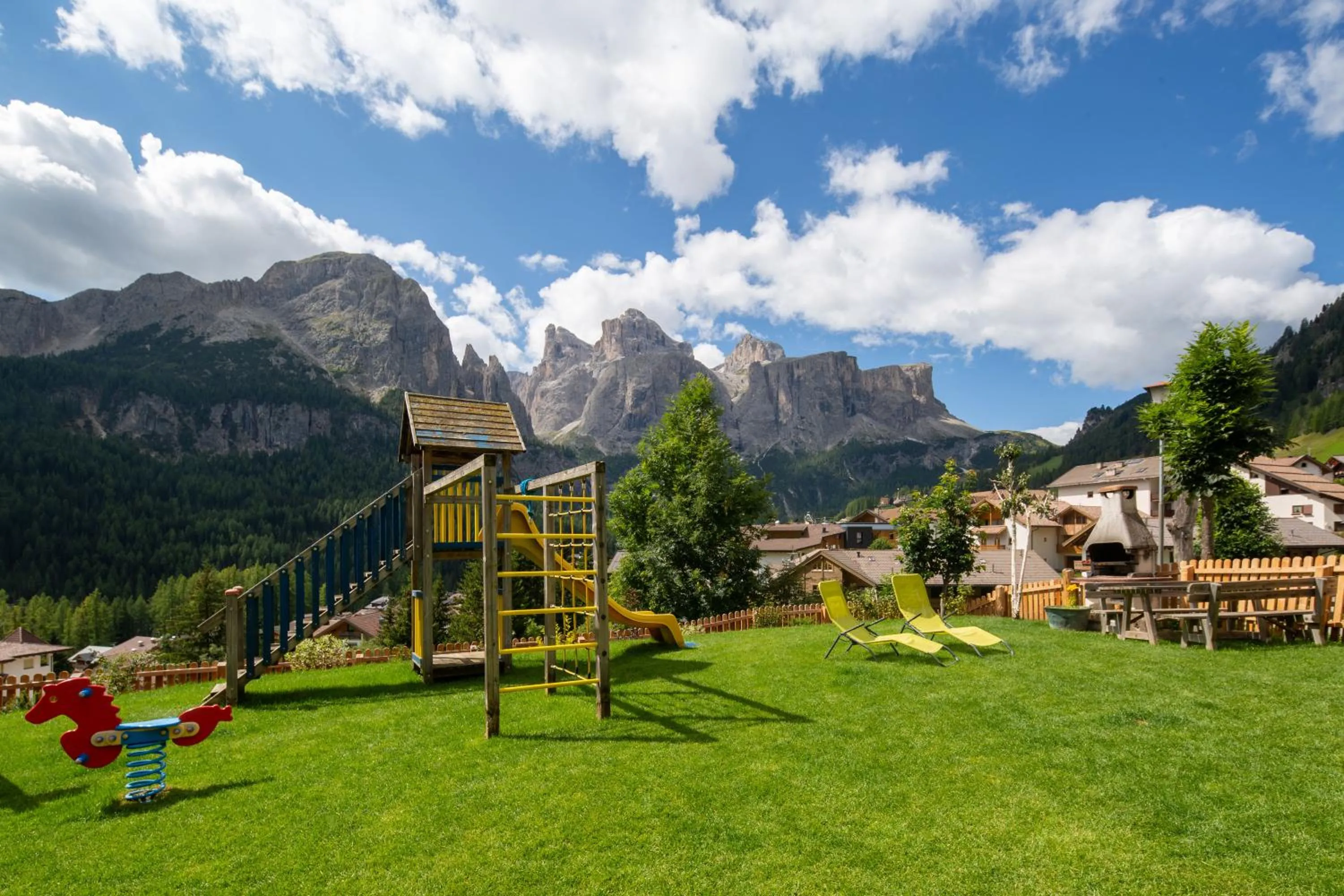 Children play ground in Declara B&B and apartaments