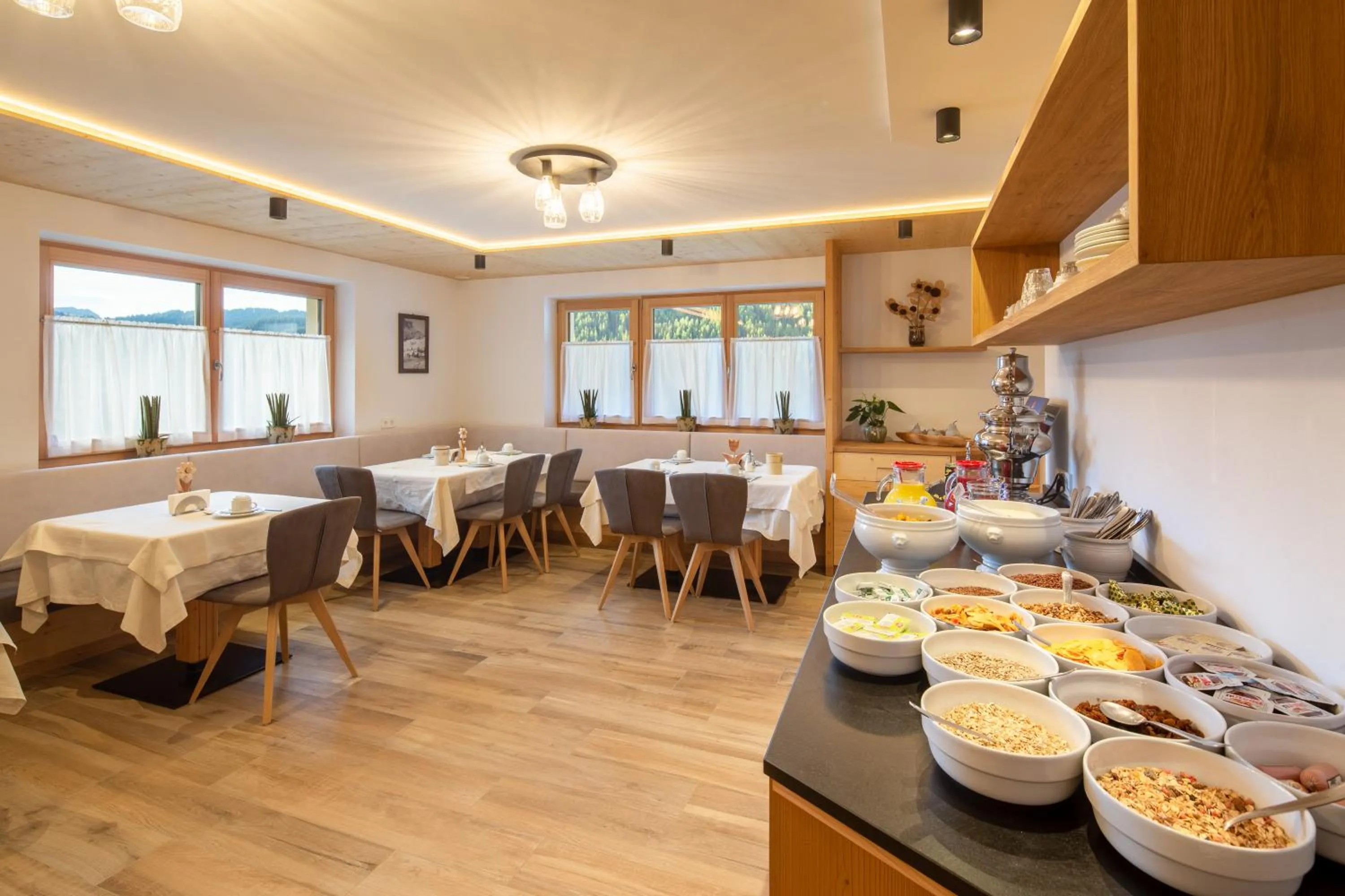 Buffet breakfast in Declara B&B and apartaments