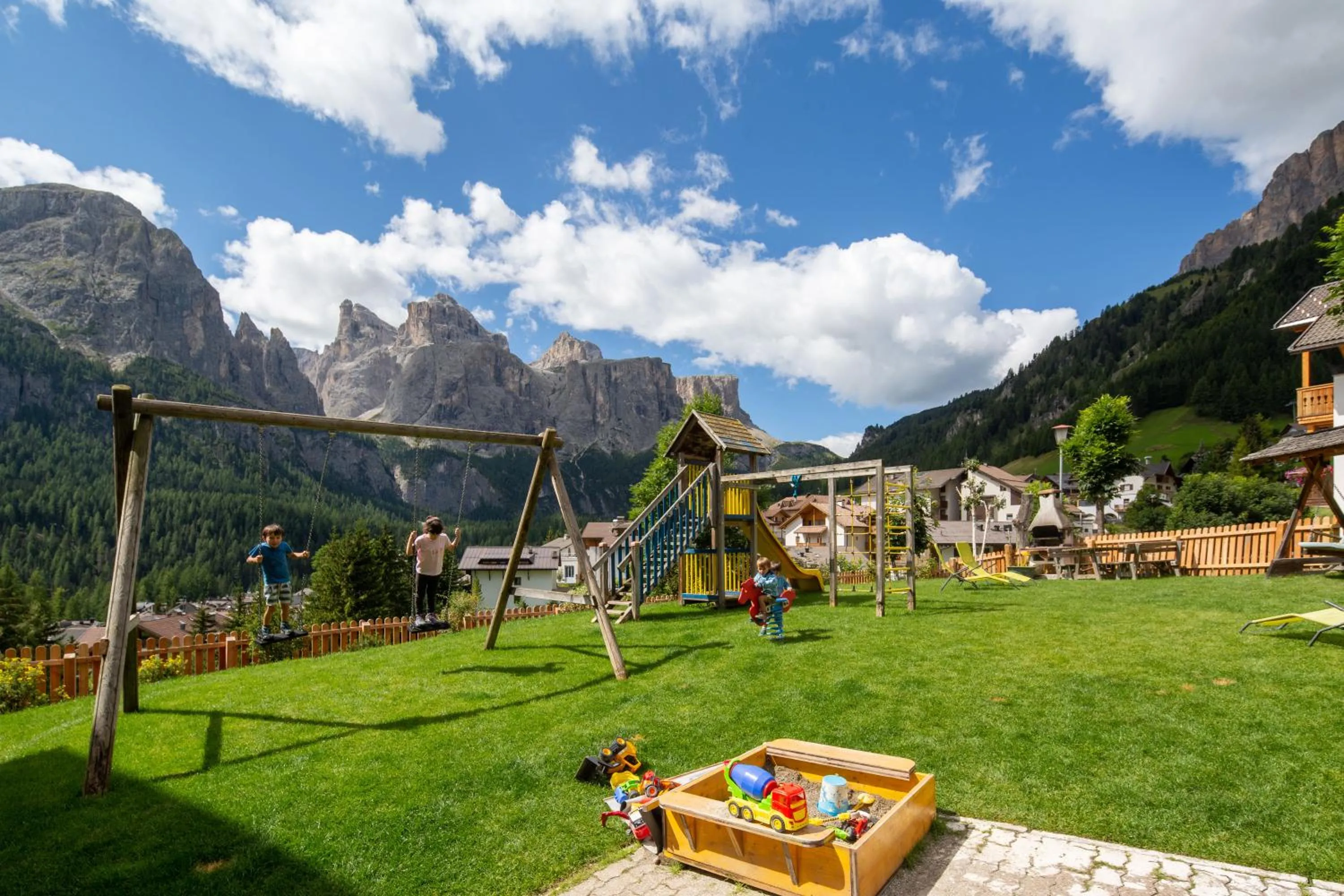 Children play ground in Declara B&B and apartaments