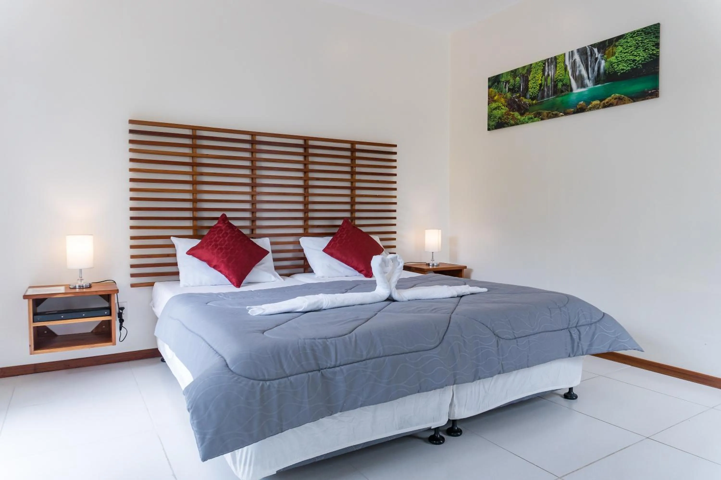 Bed in Quo Vadis Dive Resort