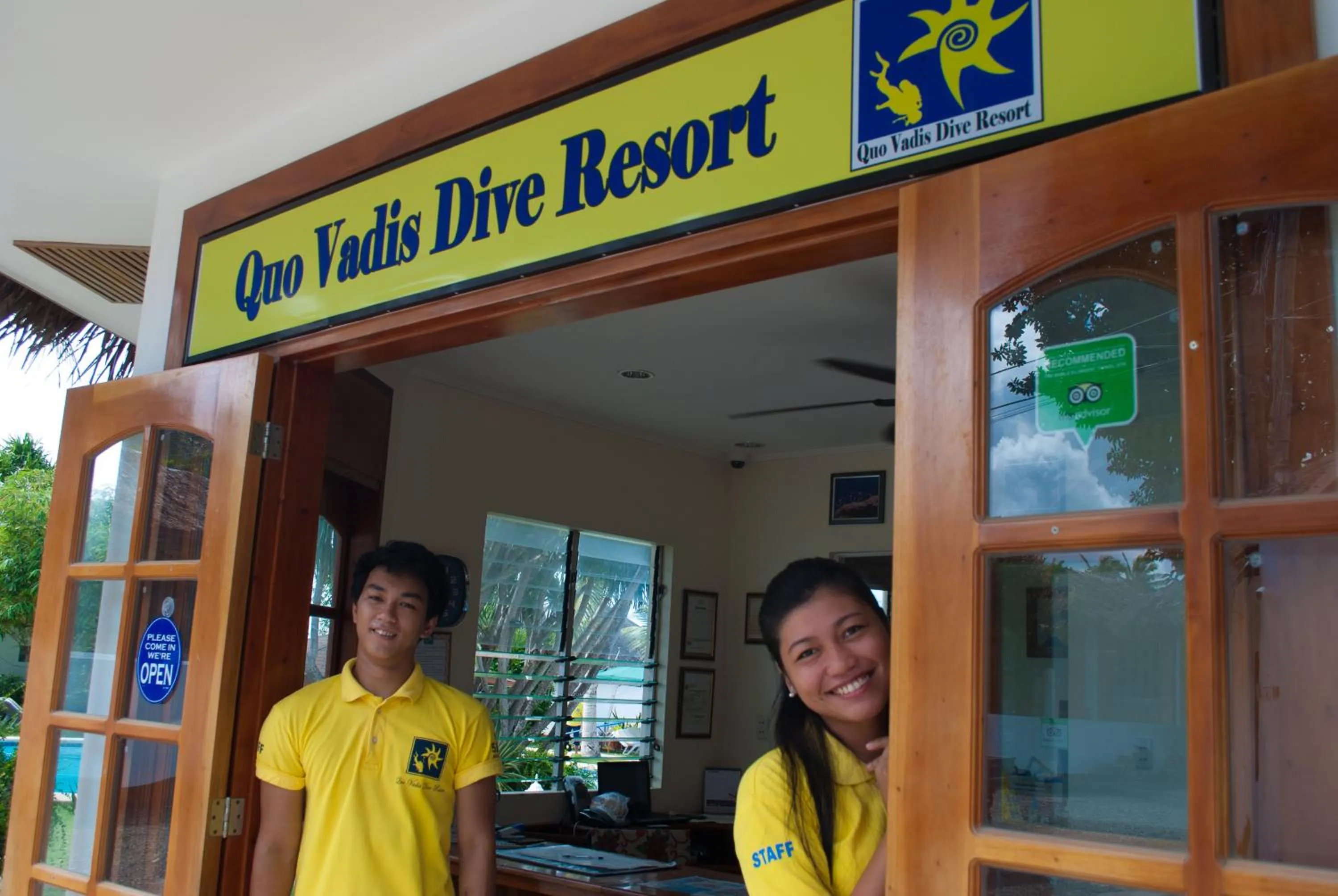 Staff in Quo Vadis Dive Resort