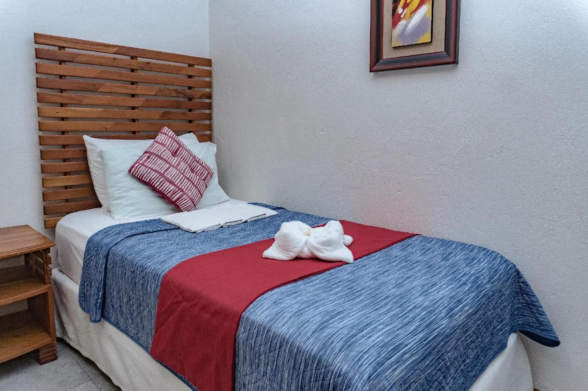 Bed in Quo Vadis Dive Resort
