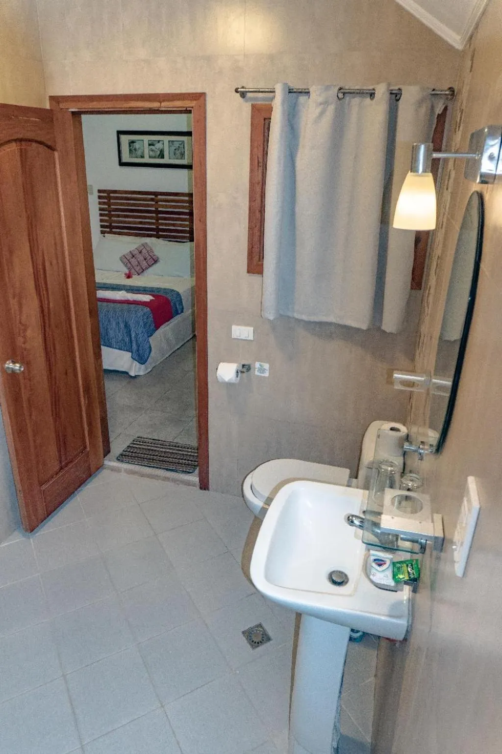 Bed in Quo Vadis Dive Resort