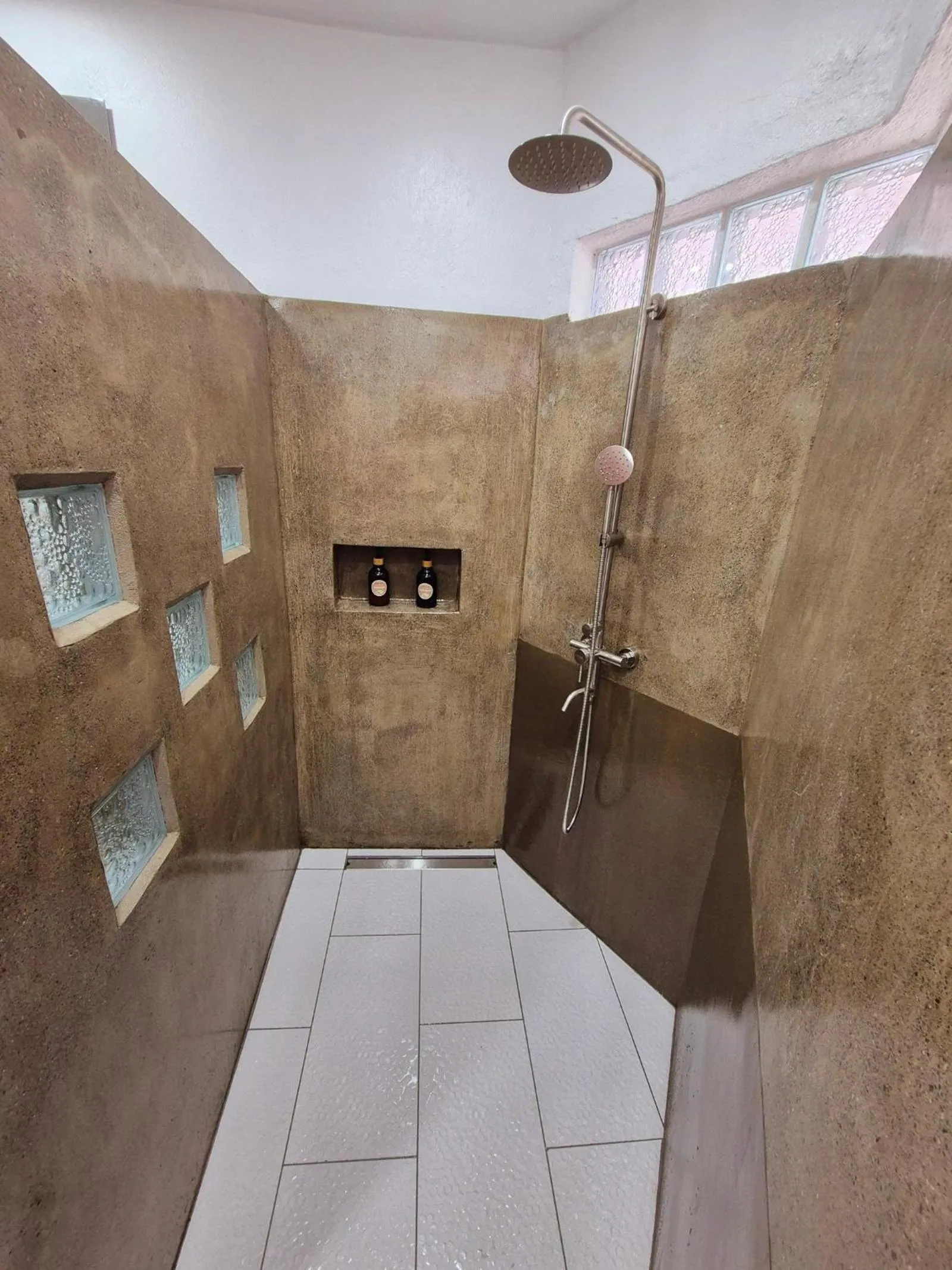 Shower in Quo Vadis Dive Resort